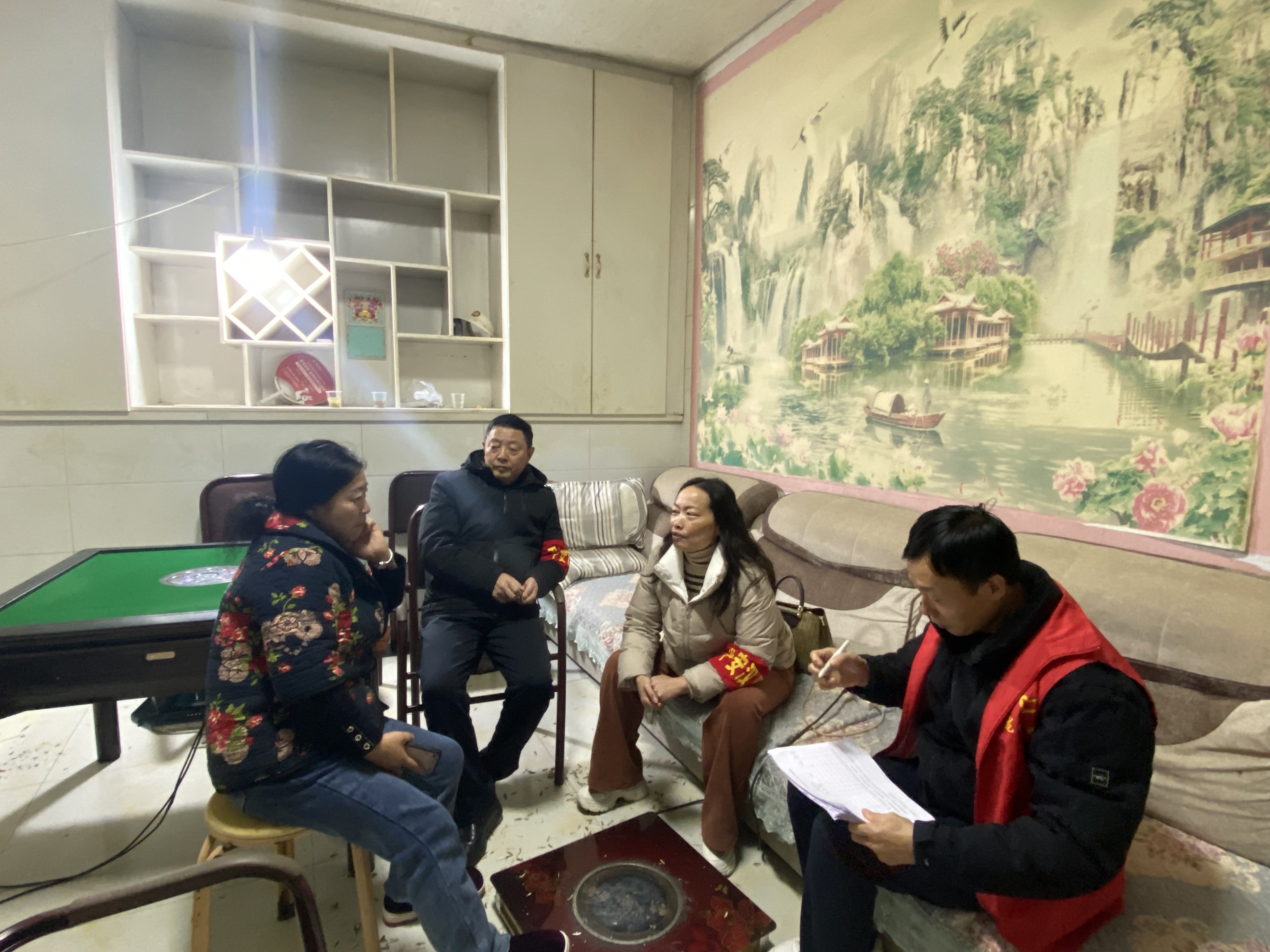 汉阴县城关镇龙岭社区：走访入户进百家 隐患排查筑平安