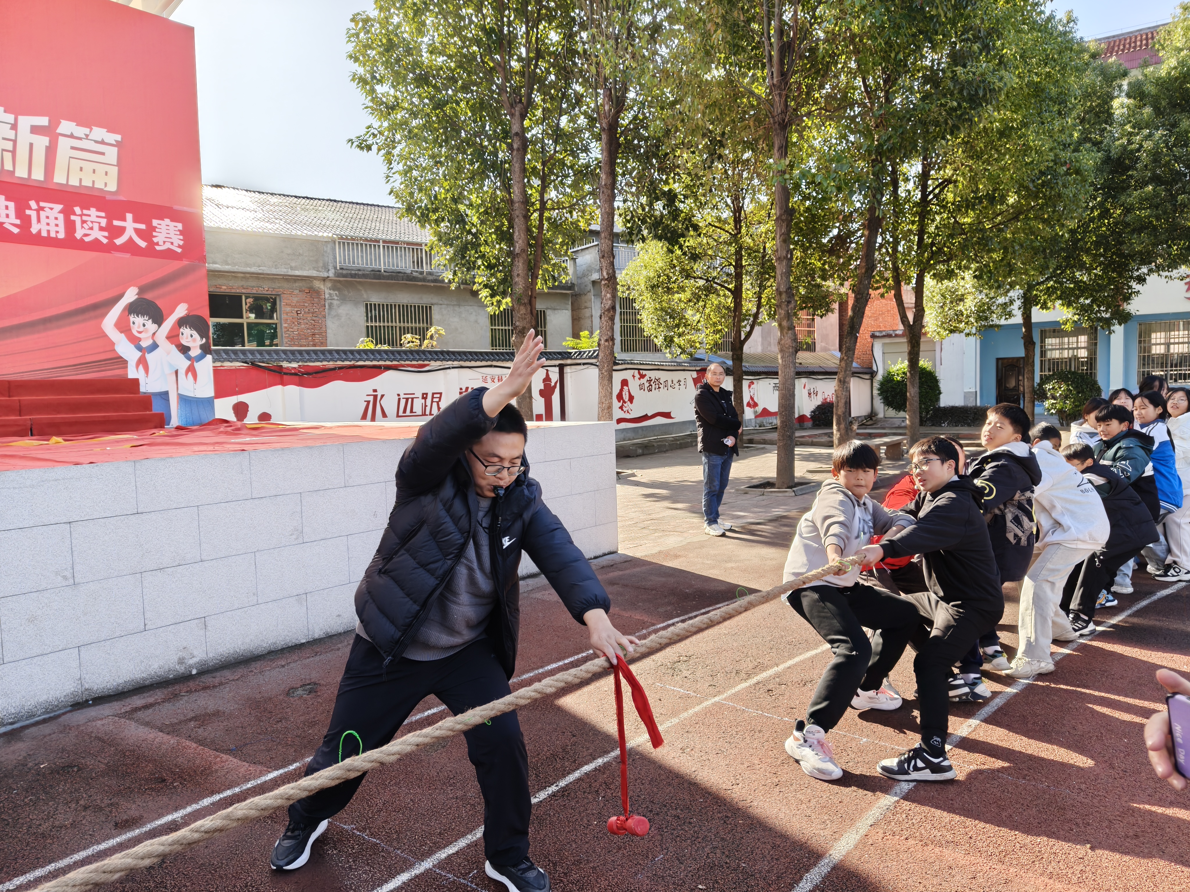 汉阴县双乳镇中心小学举行第三届冬季团体趣味运动会
