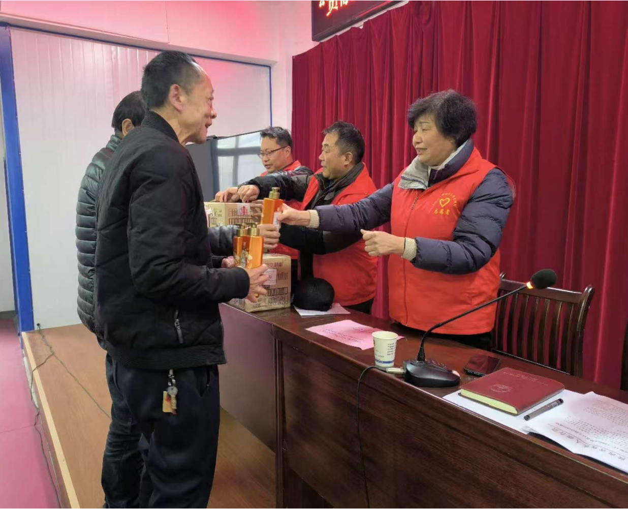 汉阴县城关镇南街社区：社区志愿行温暖在途中 
