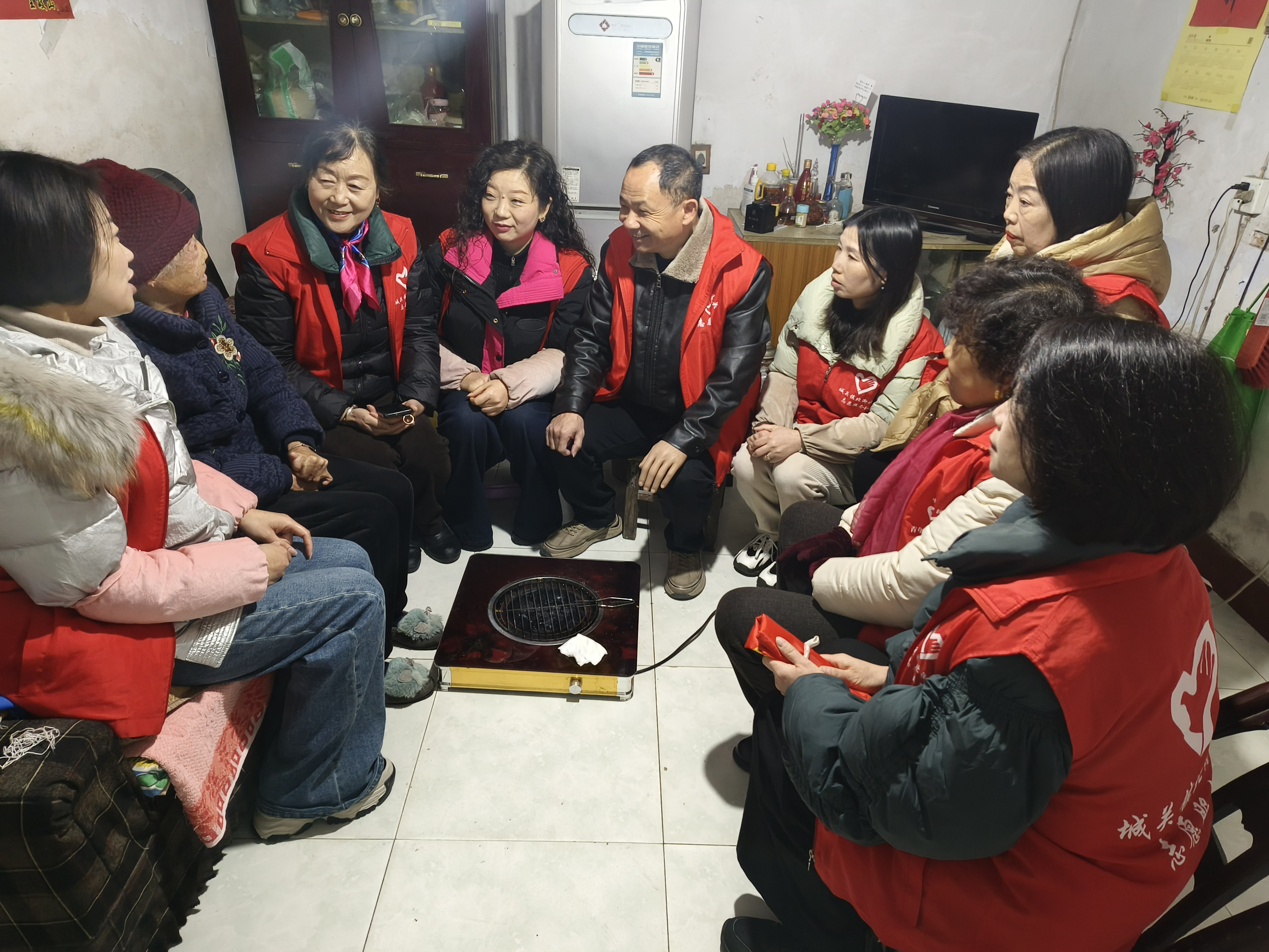 汉阴县城关镇北街社区：情暖寒冬 共筑爱心桥