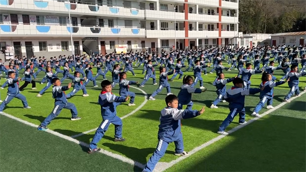 汉阴县涧池镇中心小学：校园武术操 快乐大课间