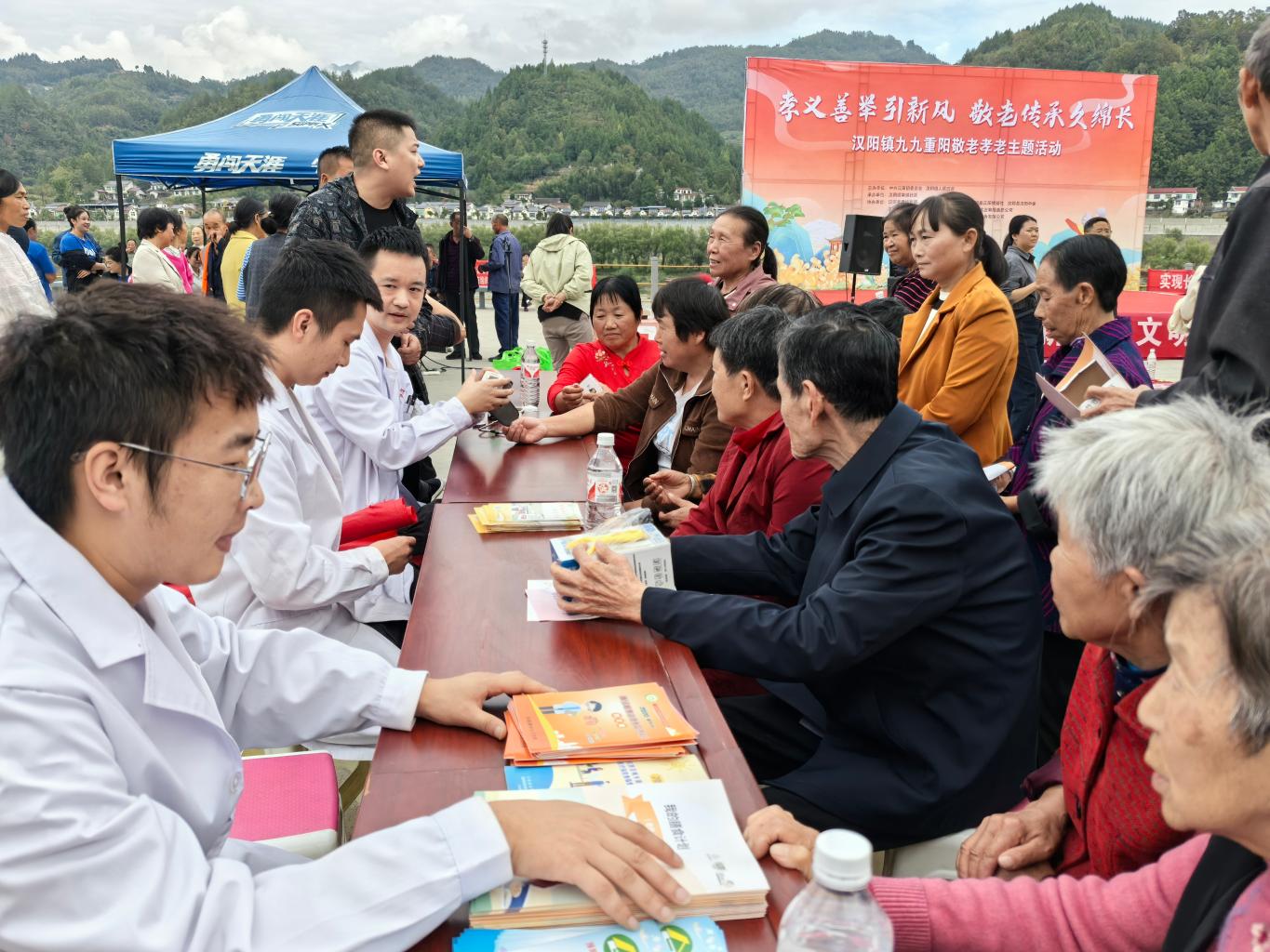 汉阴县汉阳镇中心卫生院党支部多措并举推动“分类指导、争先进位”行动扎实开展