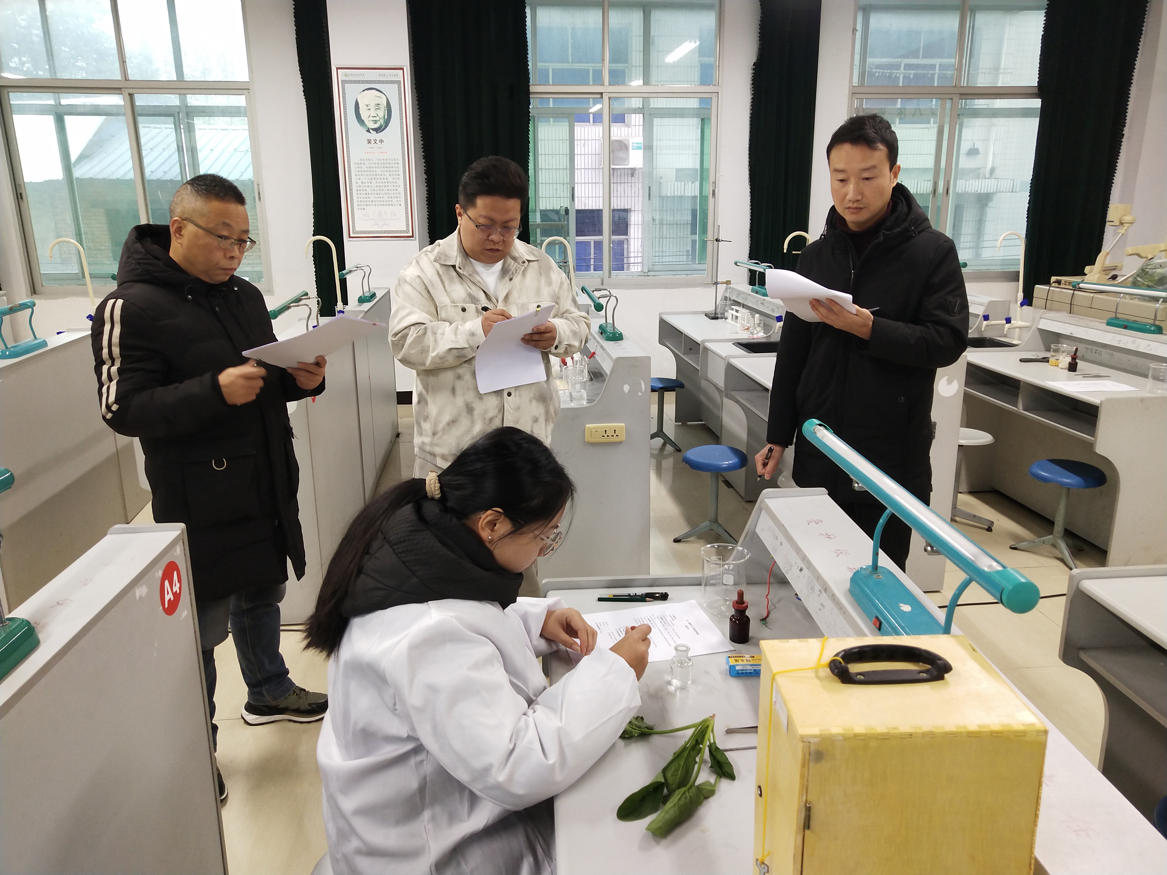 汉阴县初级中学在全县初中理化生教师实验操作技能竞赛中获佳绩