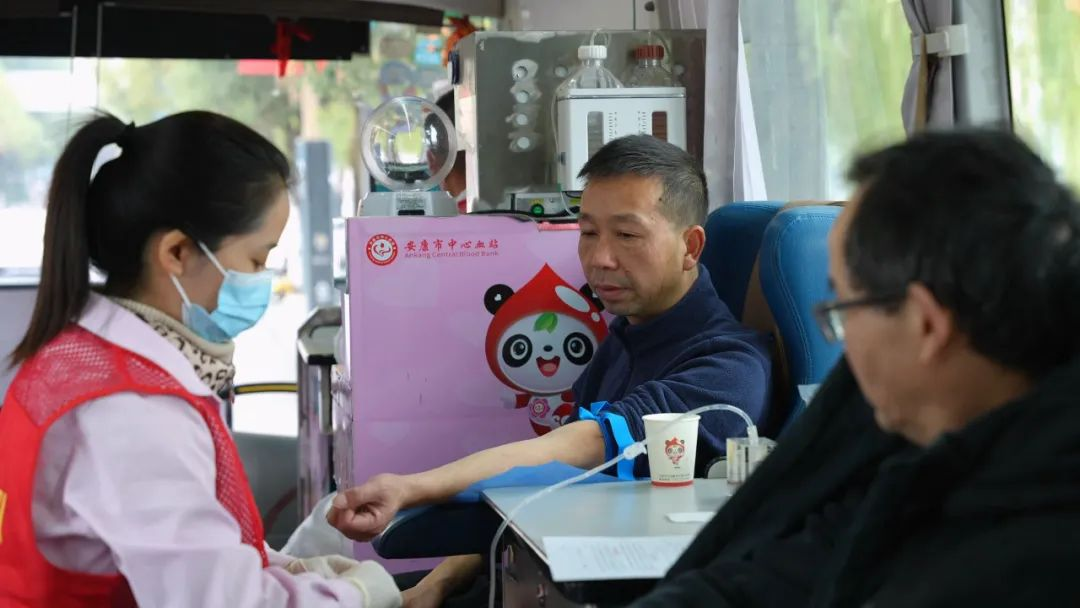 “汉阴献血达人”曹军：无偿献血22年 用热血铸就生命之光