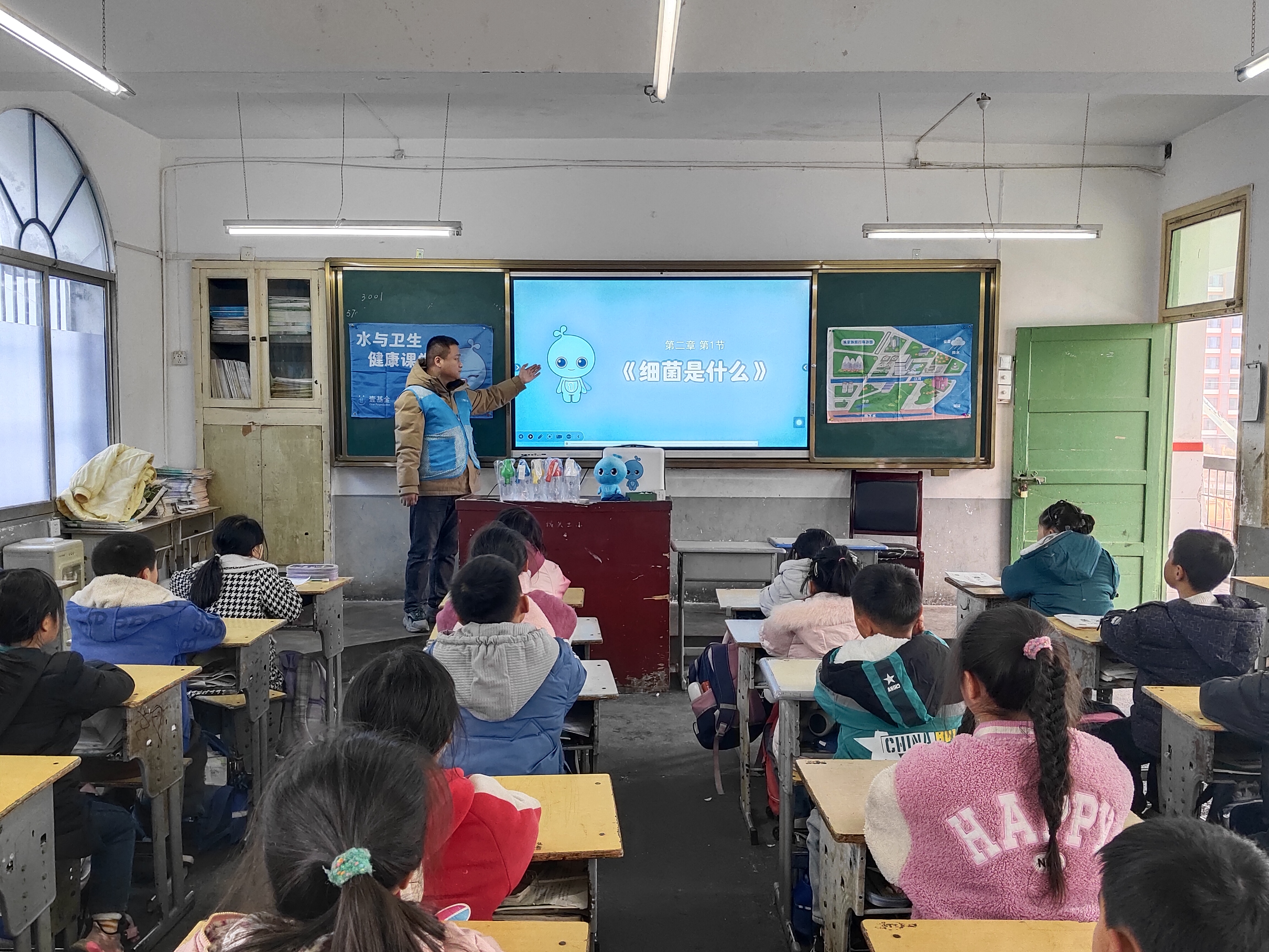壹基金“净水计划”项目团队走进汉阴县城关镇中心小学