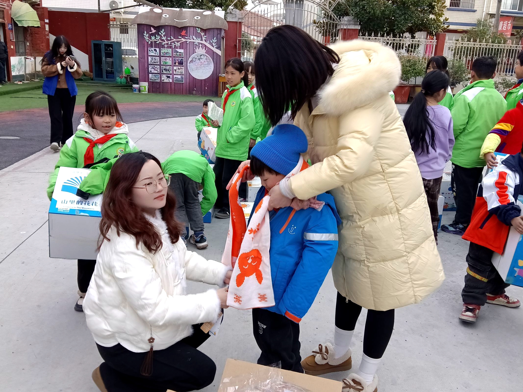汉阴县实验小学太平校区50名学生获赠壹基金温暖包