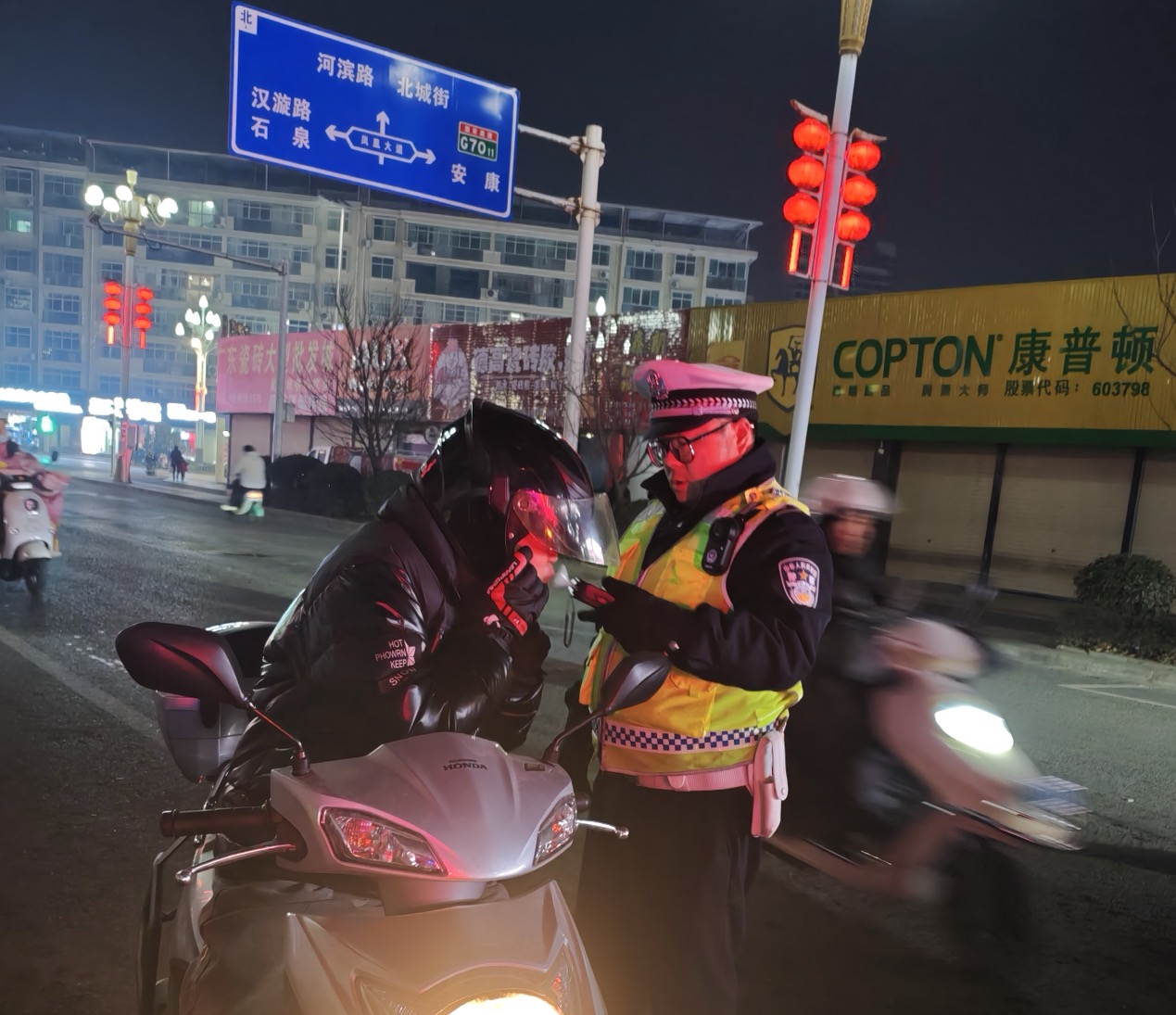 汉阴交警夜查酒驾8起 其他交通违法行为164起