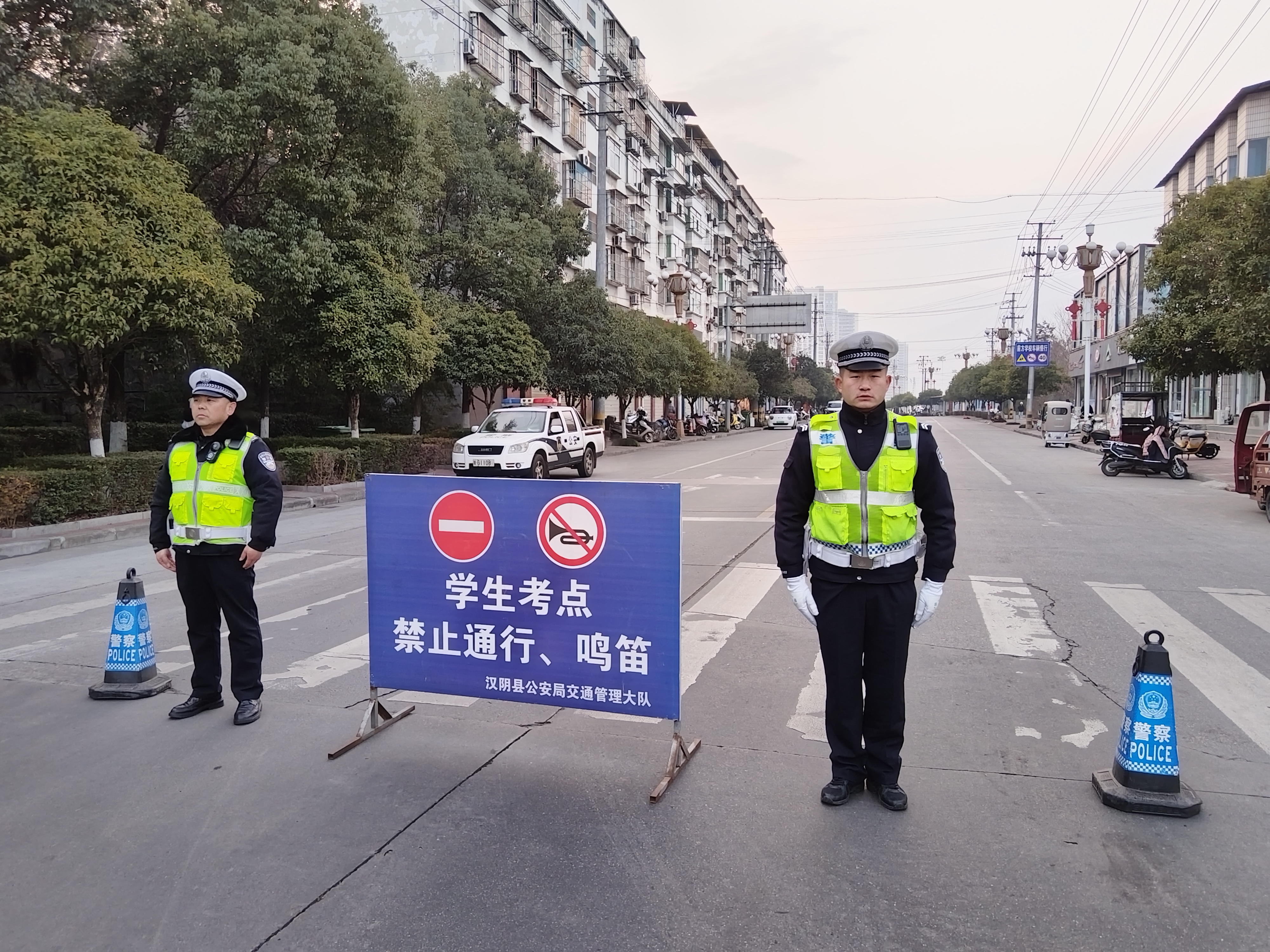 模拟新高考 汉阴公安交警全力护航