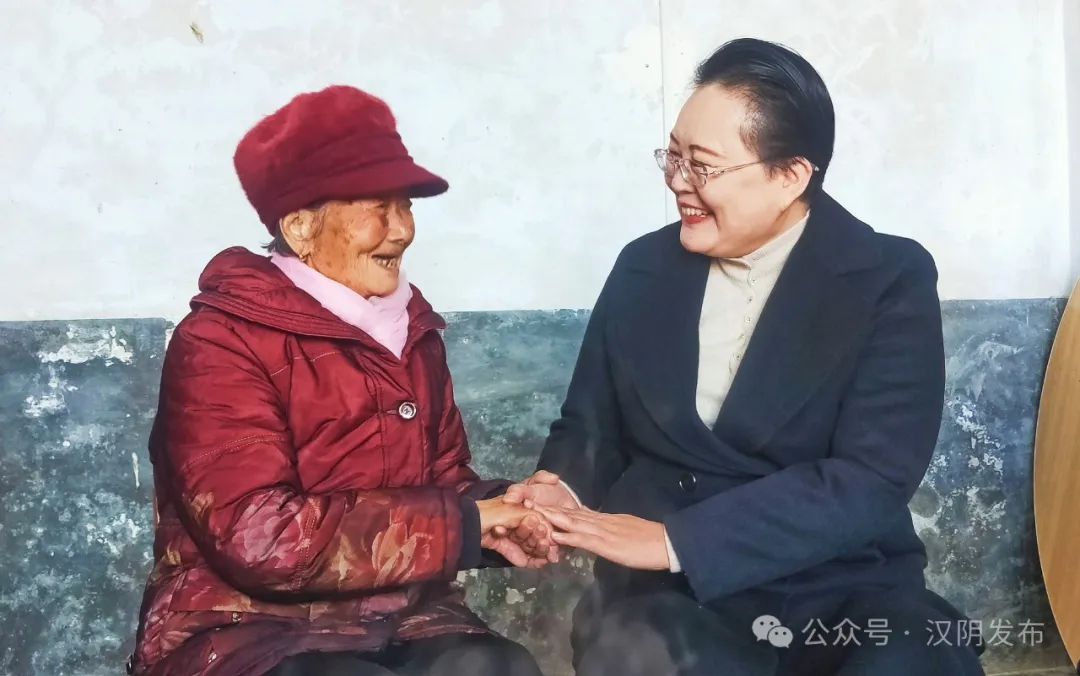 汉阴：县委书记刘飞霞看望慰问退役军人及烈士子女