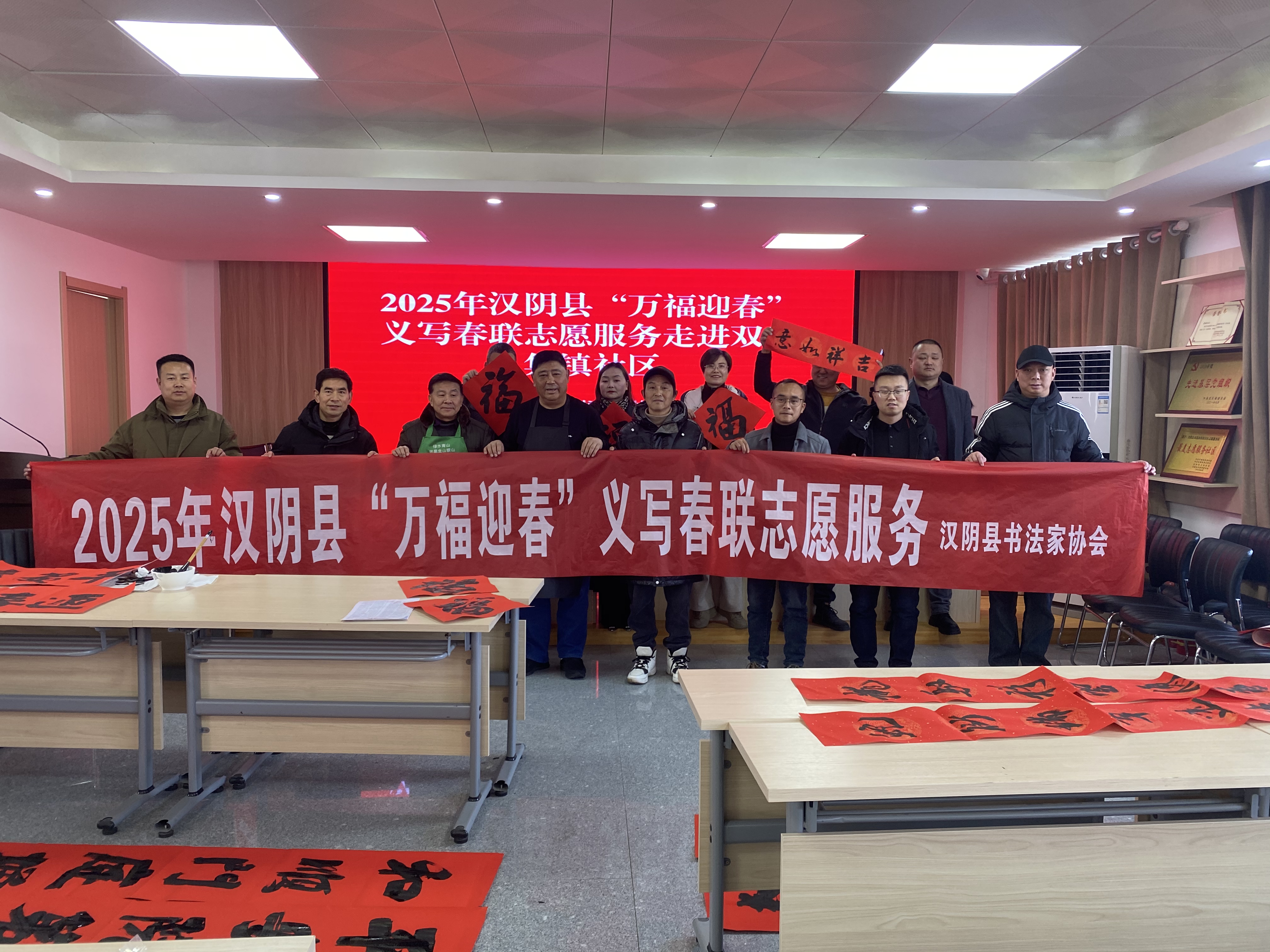 双乳镇：义写春联送温暖 浓浓墨香迎新春