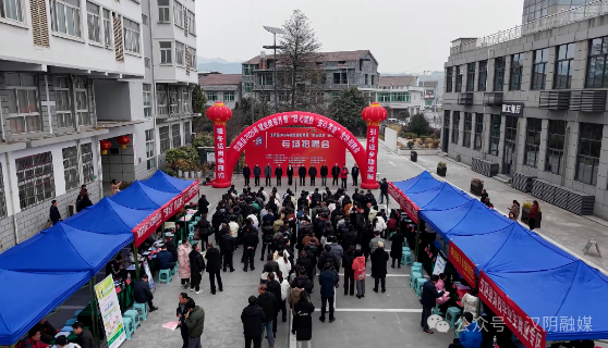 汉阴县举办2025年就业援助月暨“舒心就业 安心学业”专场招聘会
