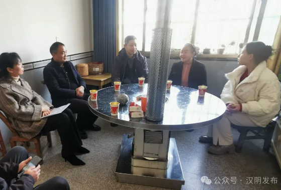 汉阴县人大常委会党组书记、主任黄邦平开展春节前走访慰问活动