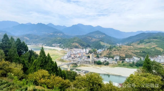 汉阴县漩涡镇：三级河长齐抓共管 绘就水清岸绿生态画卷