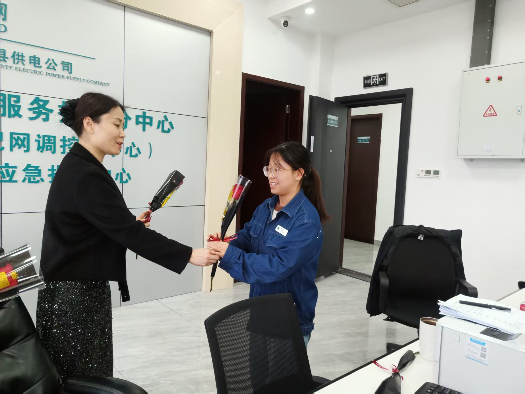 国网汉阴县供电公司：花漾三月解锁女神“新姿势”