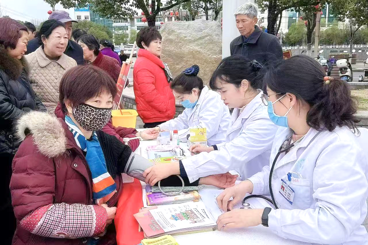 汉阴县人民医院妇产科开展情暖三八“关爱女性，健康同行”系列活动
