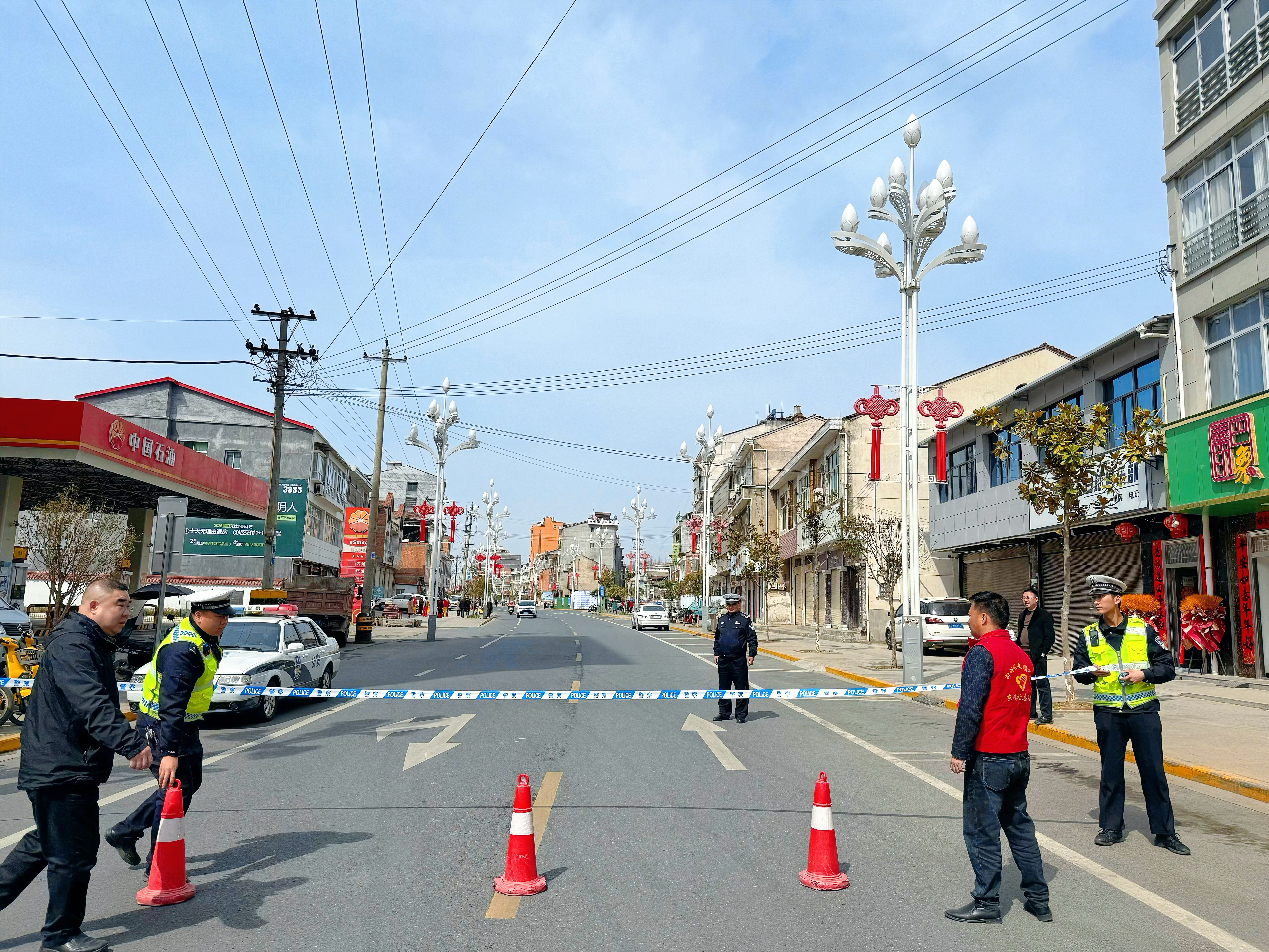 汉阴公安交警圆满完成2025年全市“三下乡”集中示范活动交通安保工作