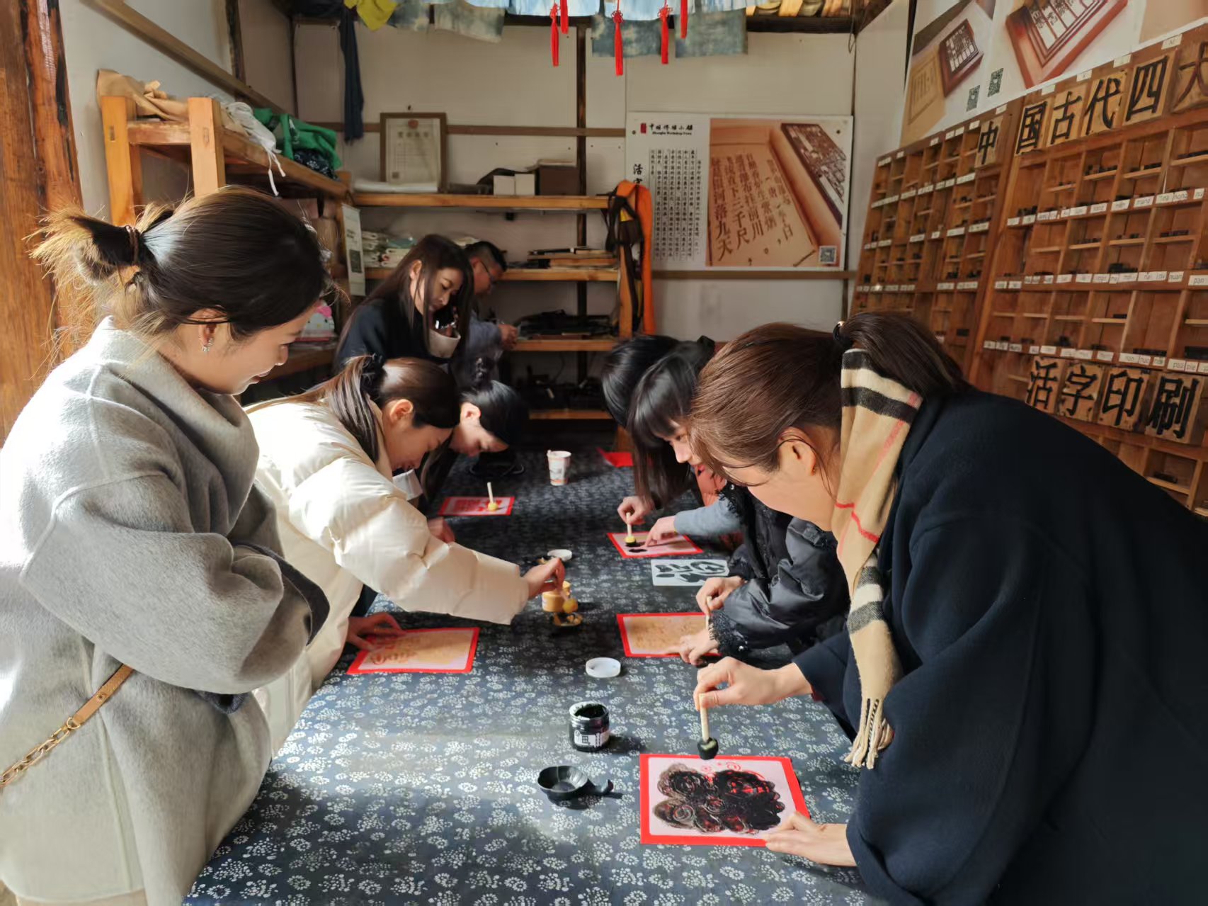 汉阴农商银行开展庆祝“三八”国际劳动妇女节主题活动