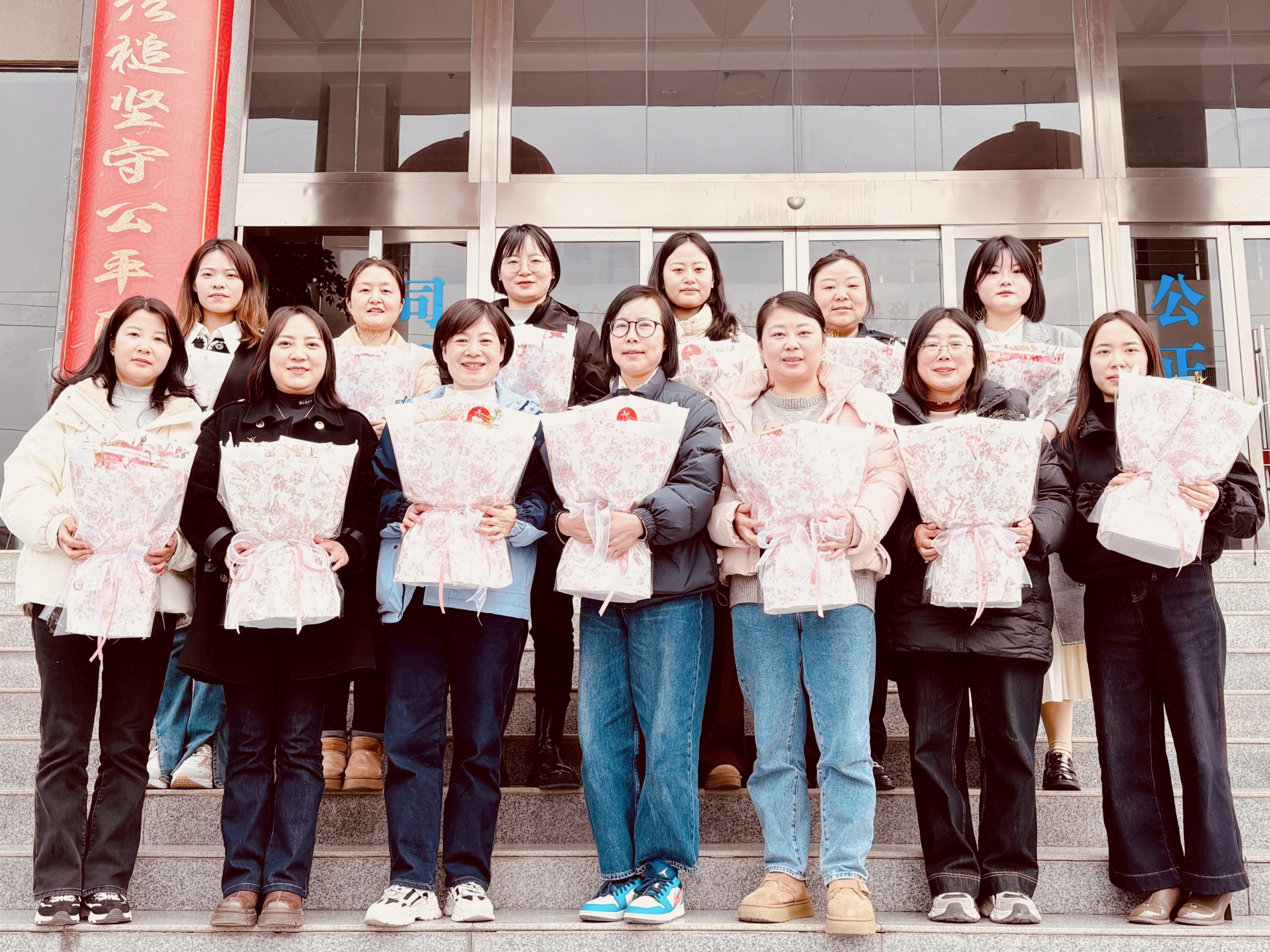 汉阴法院开展“党建引领聚合力  徒步踏青绽芳华”主题党日活动