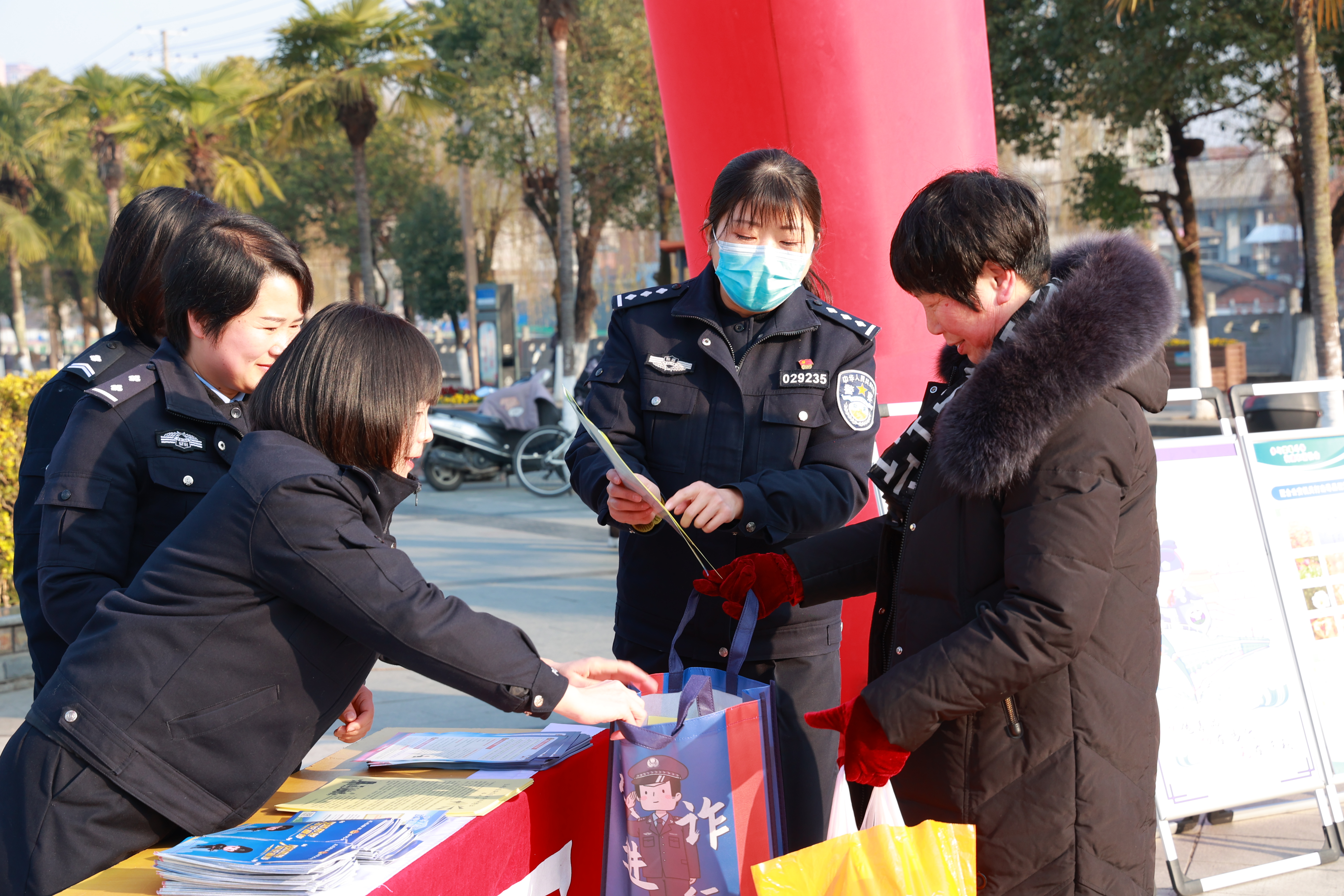汉阴公安指挥中心：凝心聚力强党建 实干担当铸警魂
