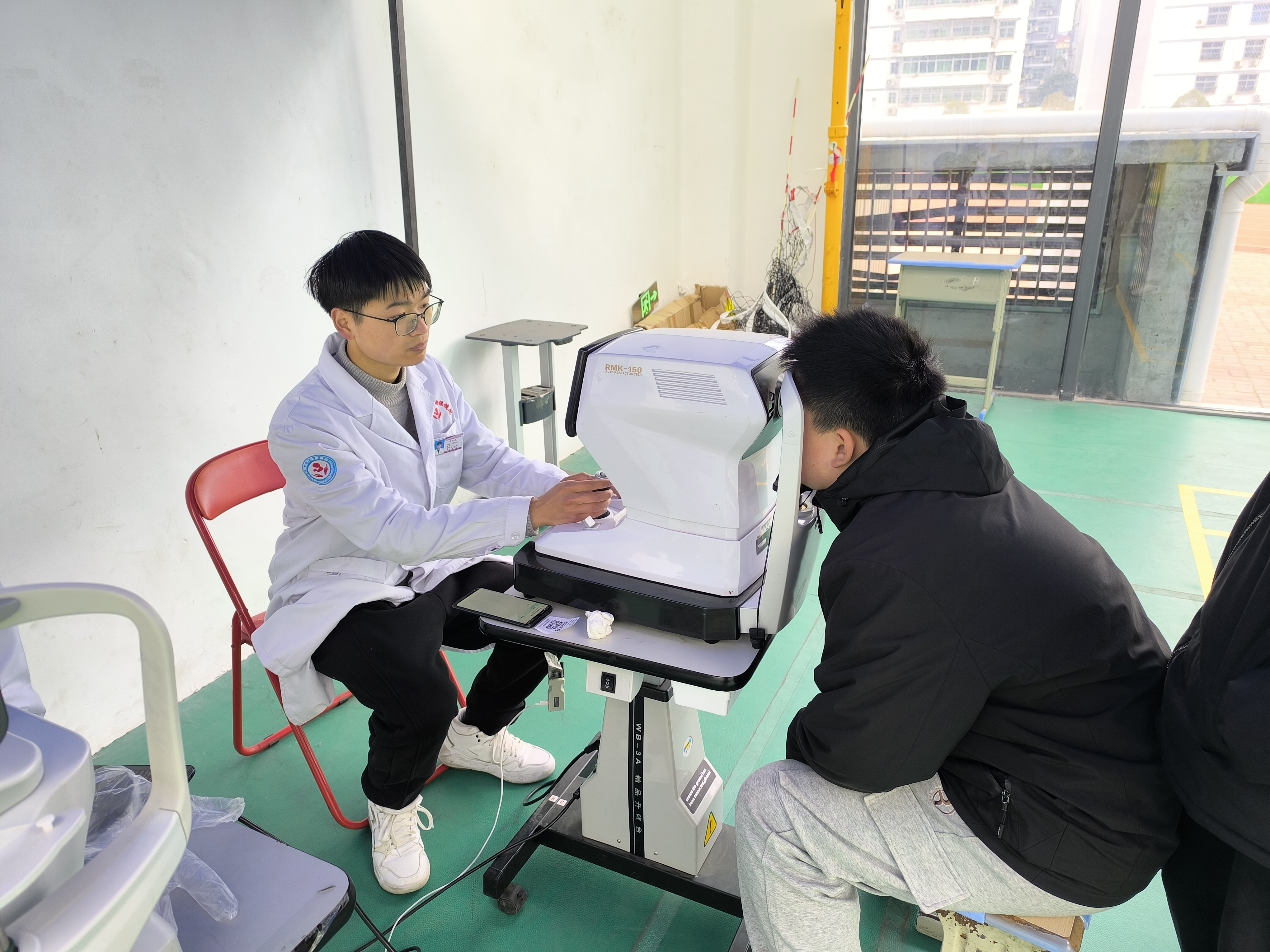 汉阴县城关一小开展视力检测活动 守护学生“睛”彩未来
