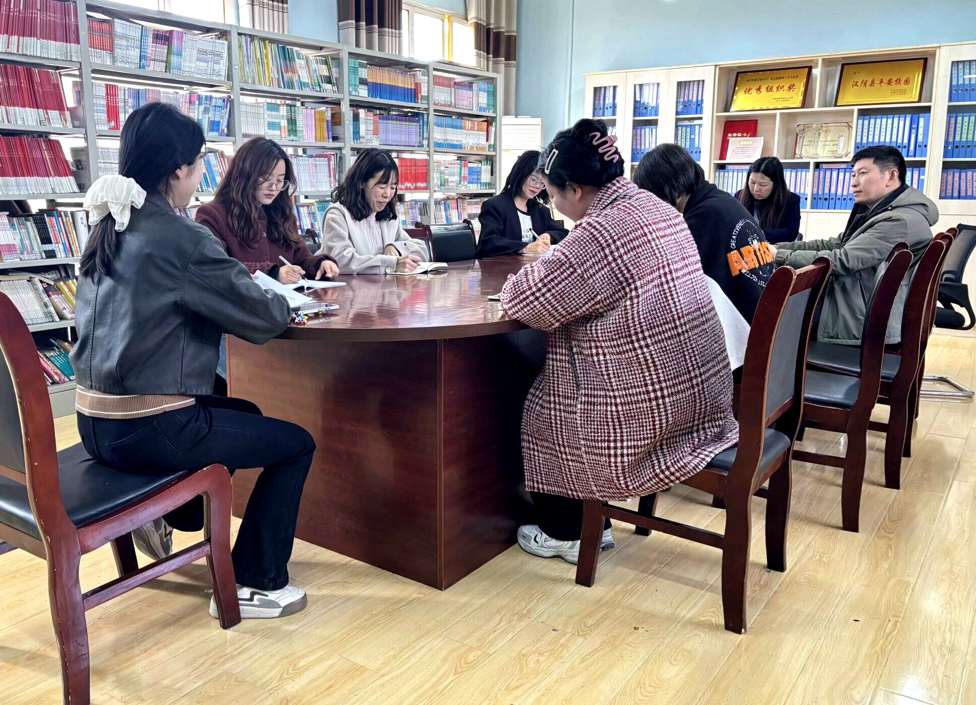 汉阴县实验小学太平校区：促膝座谈交流 协力悉心育苗