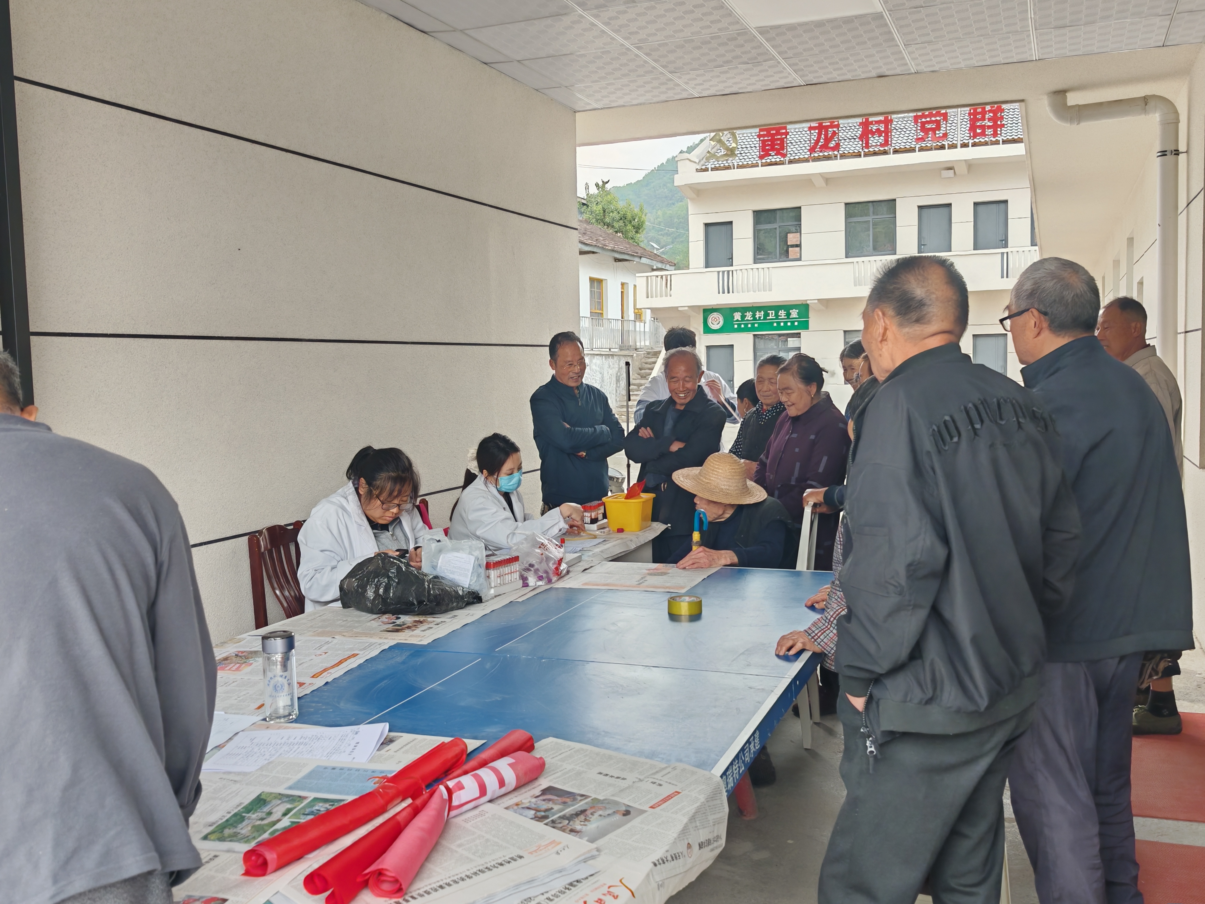 双河口镇黄龙村：关爱农村老人 免费体检送上门