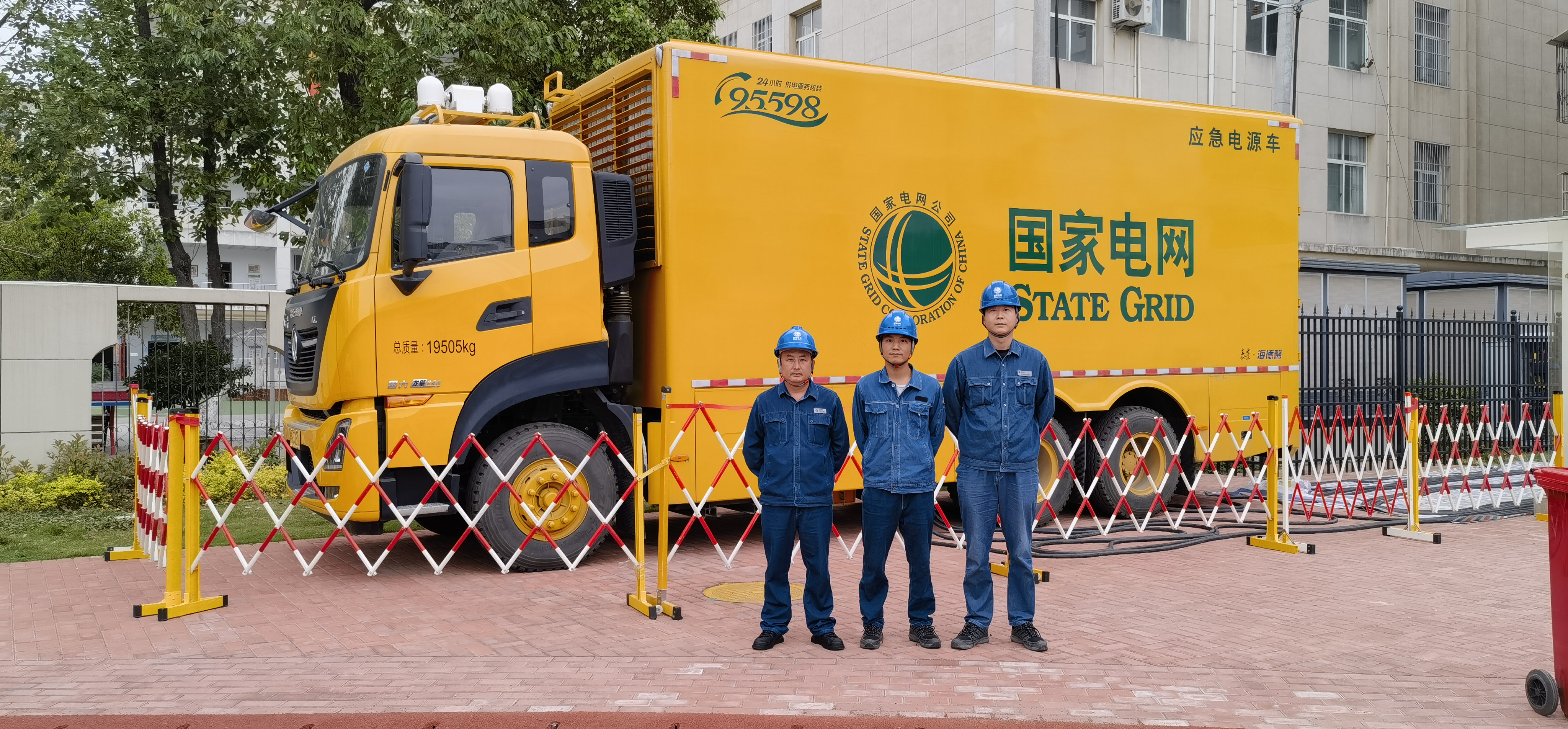 国网汉阴县供电公司：电流跃动绿茵场让“村超”激情满溢