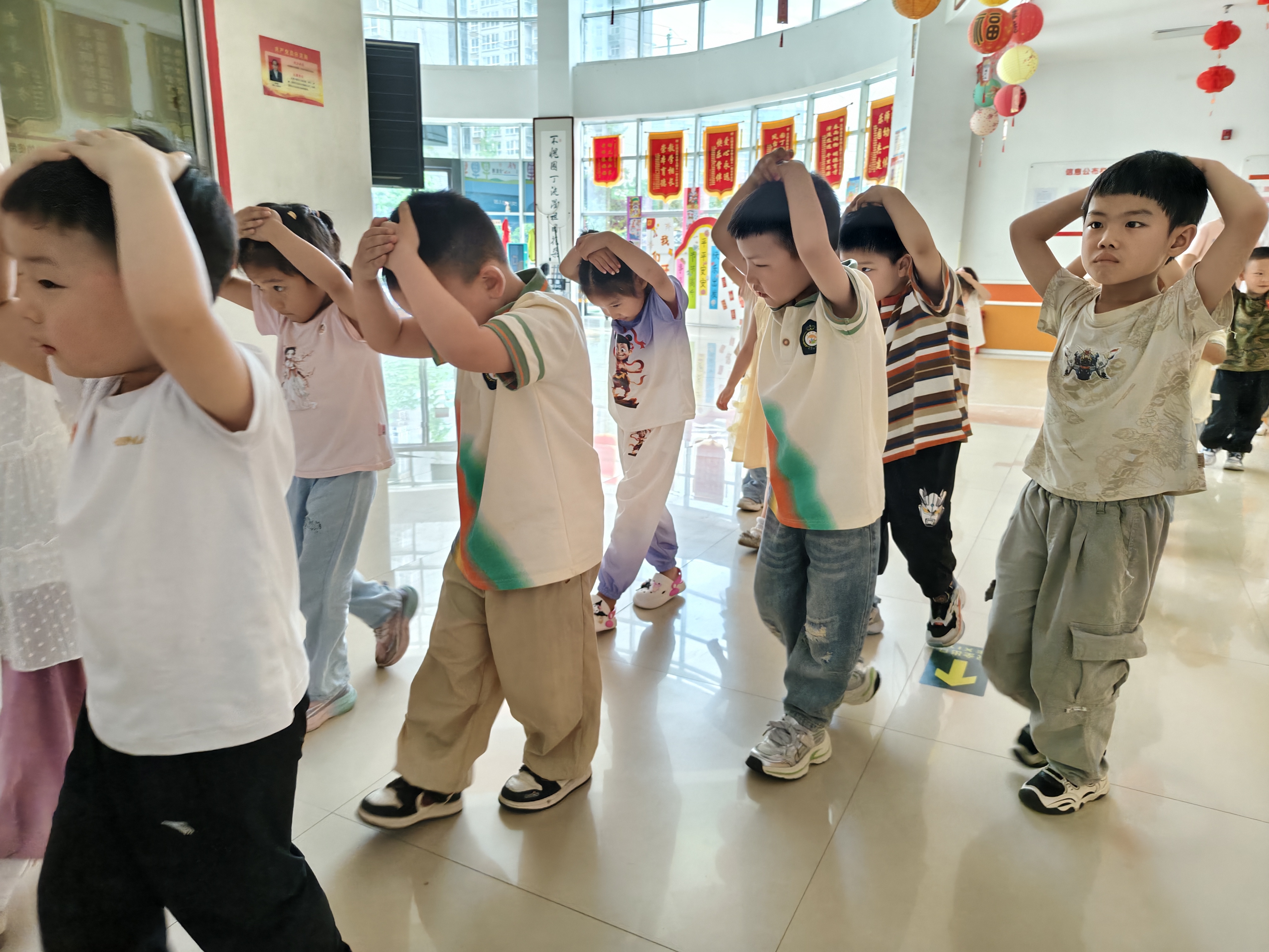 汉阴县凤台幼儿园开展防震减灾安全逃生演练活动