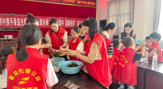 汉阴社会公益协会联合镇村开展端午节志愿服务活动