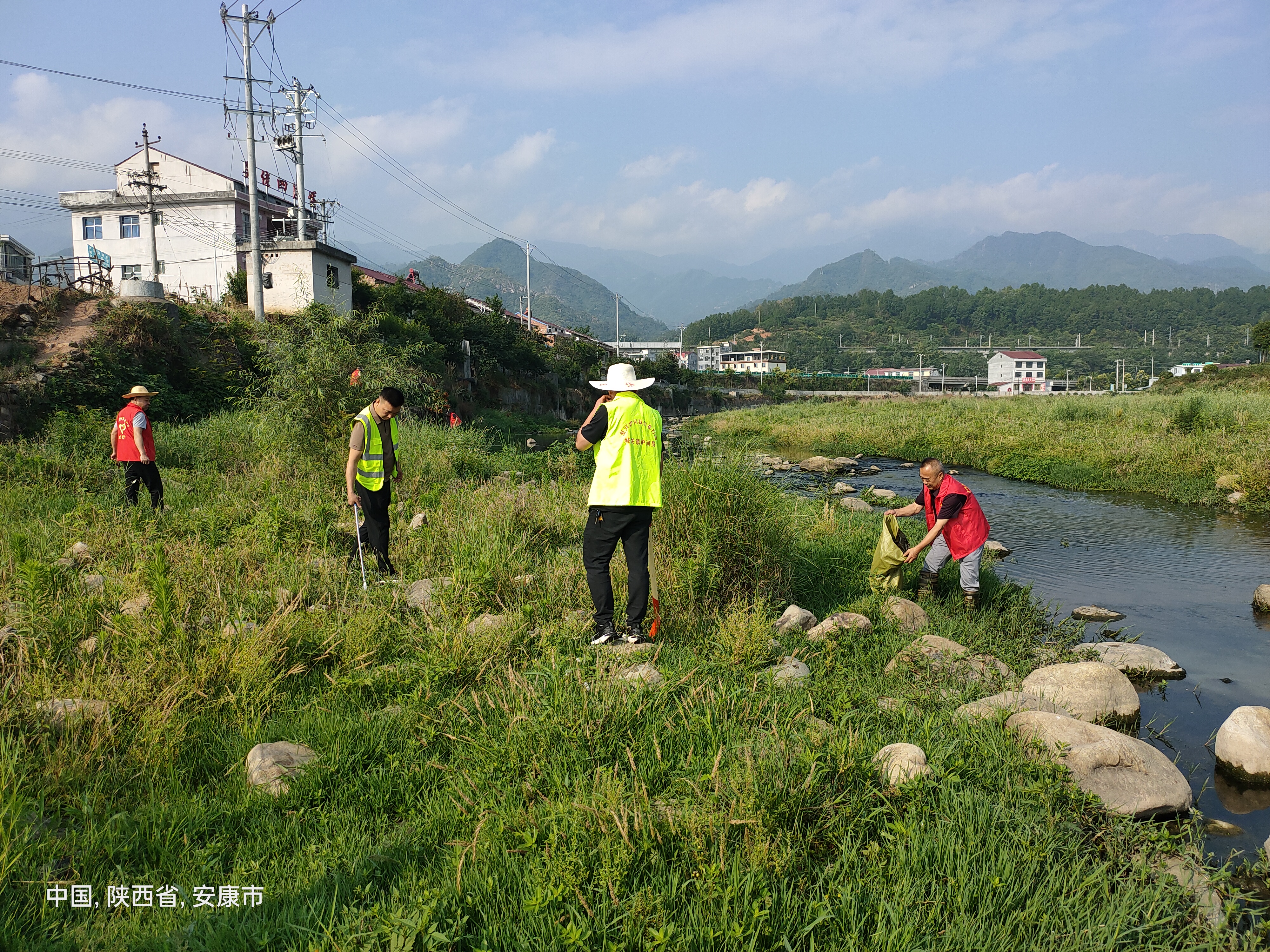 城关镇五一村：人大代表在母亲河上划动“绿色履职桨”