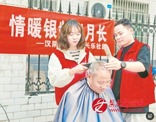 汉阴：“志愿红”绽放“文明花”
