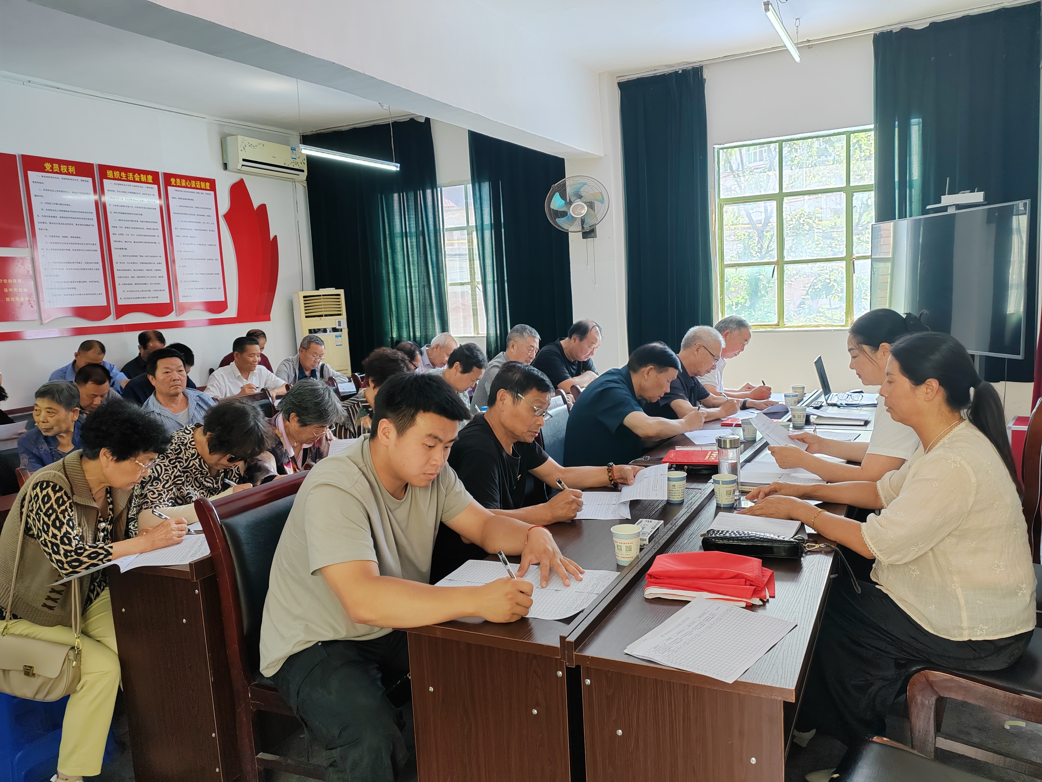 汉阴县城关镇西街社区：凝心聚力庆“七一” 践行初心传党情