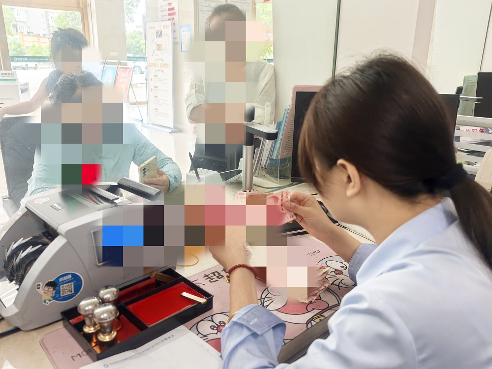 汉阴农商银行：残币兑换解民忧 金融服务暖人心