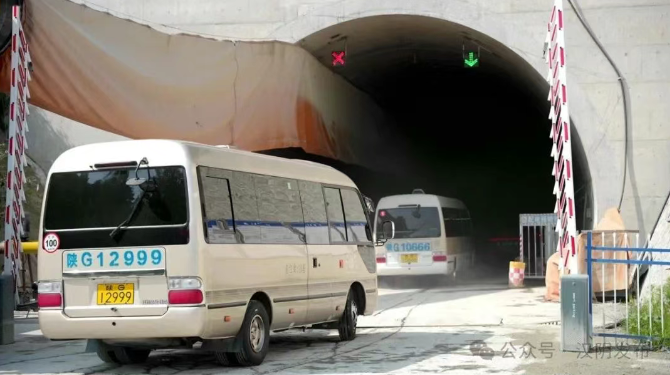 S213凤凰山隧道主洞贯通试通行 汉阴交通建设迎里程碑