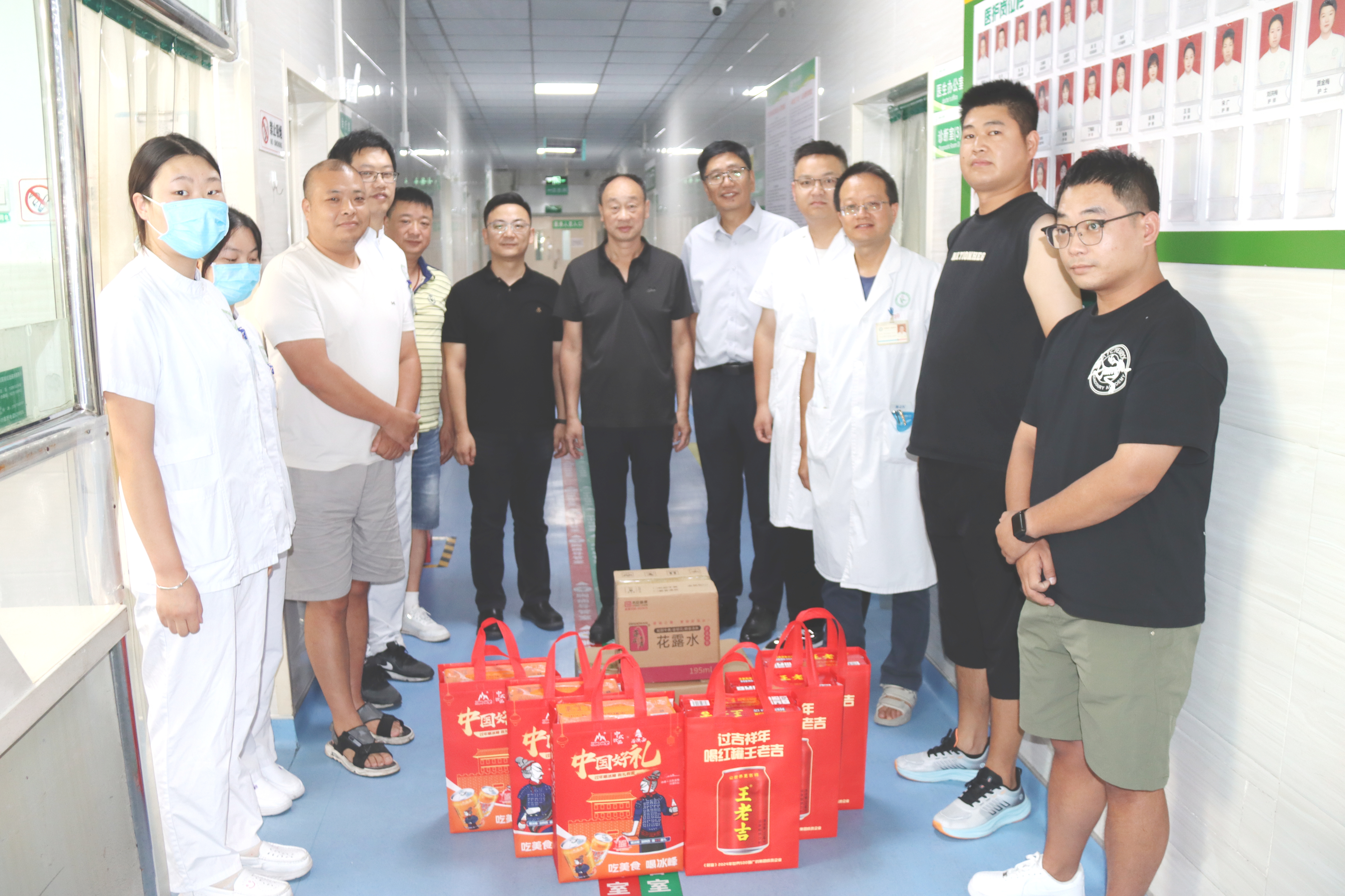 汉阴县人民医院开展“高温慰问送清凉”活动