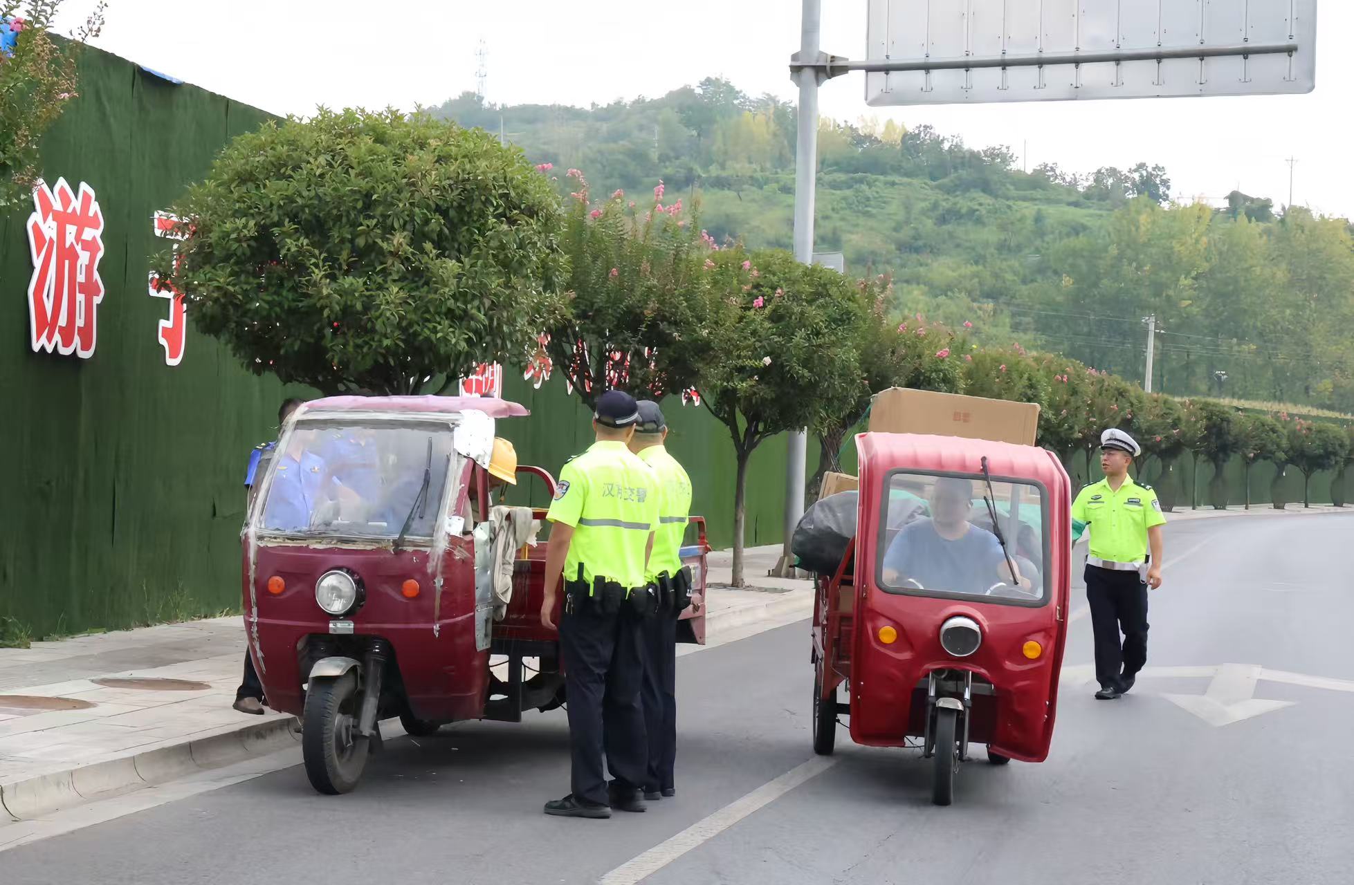 汉阴公安交警：联勤联动多点发力 开展两三轮车违法行为整治行动