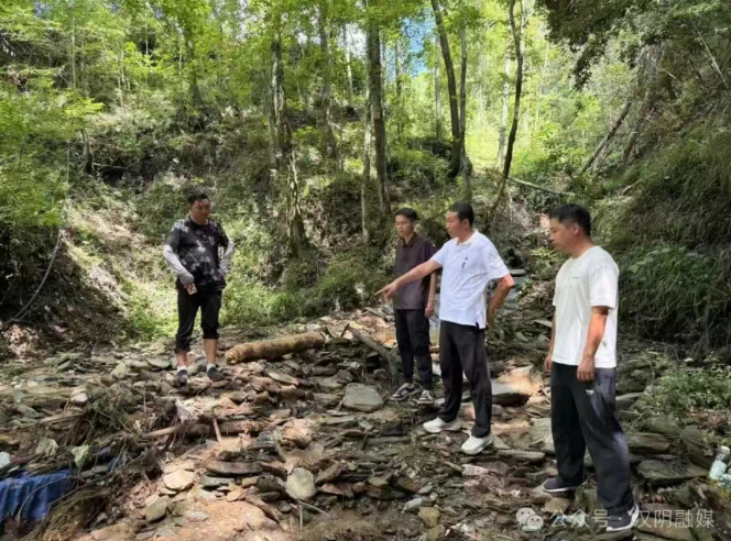汉阴：暴雨后的村落子供水担当