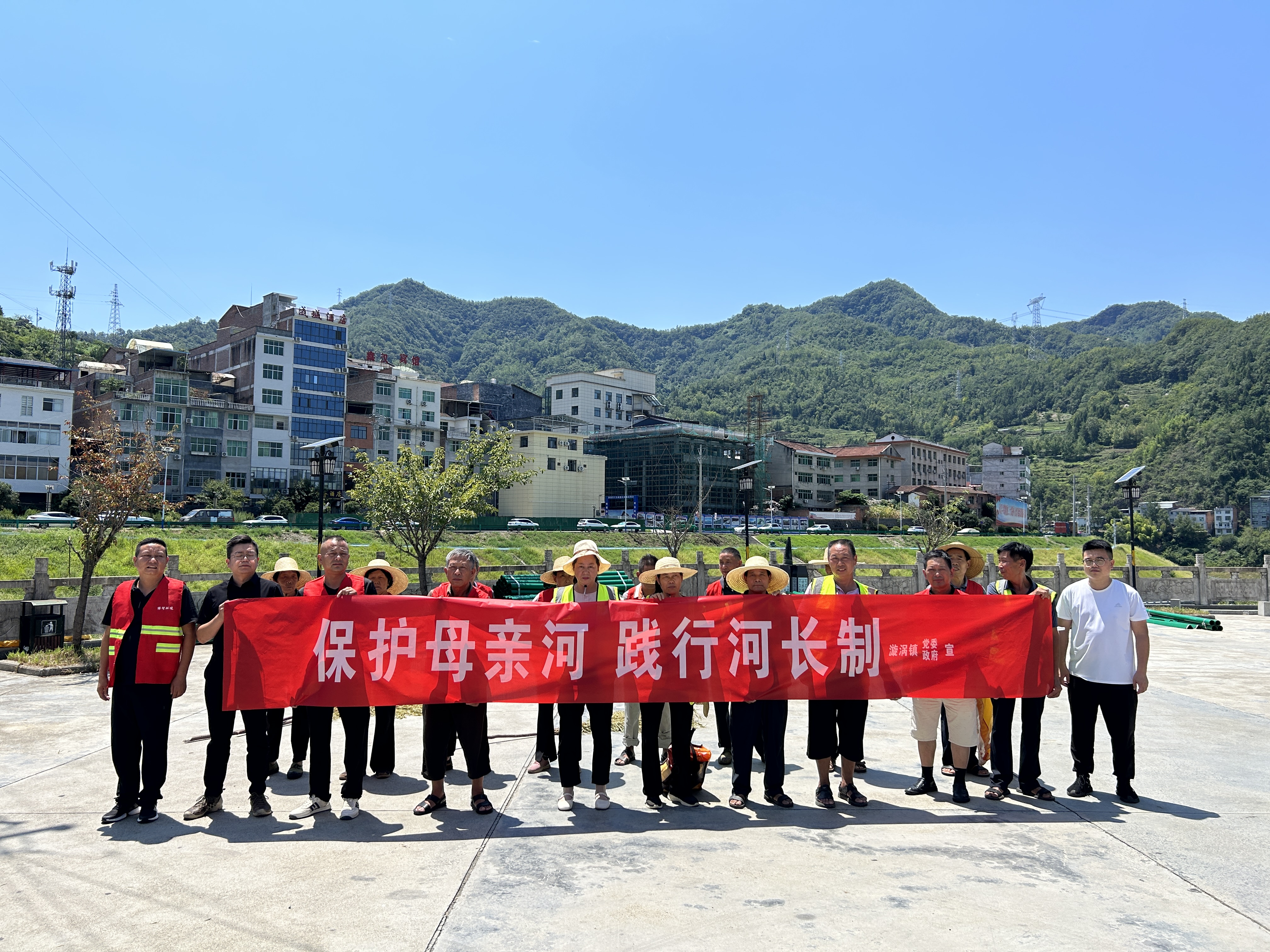 汉阴县开展护河行动 守护碧水清波