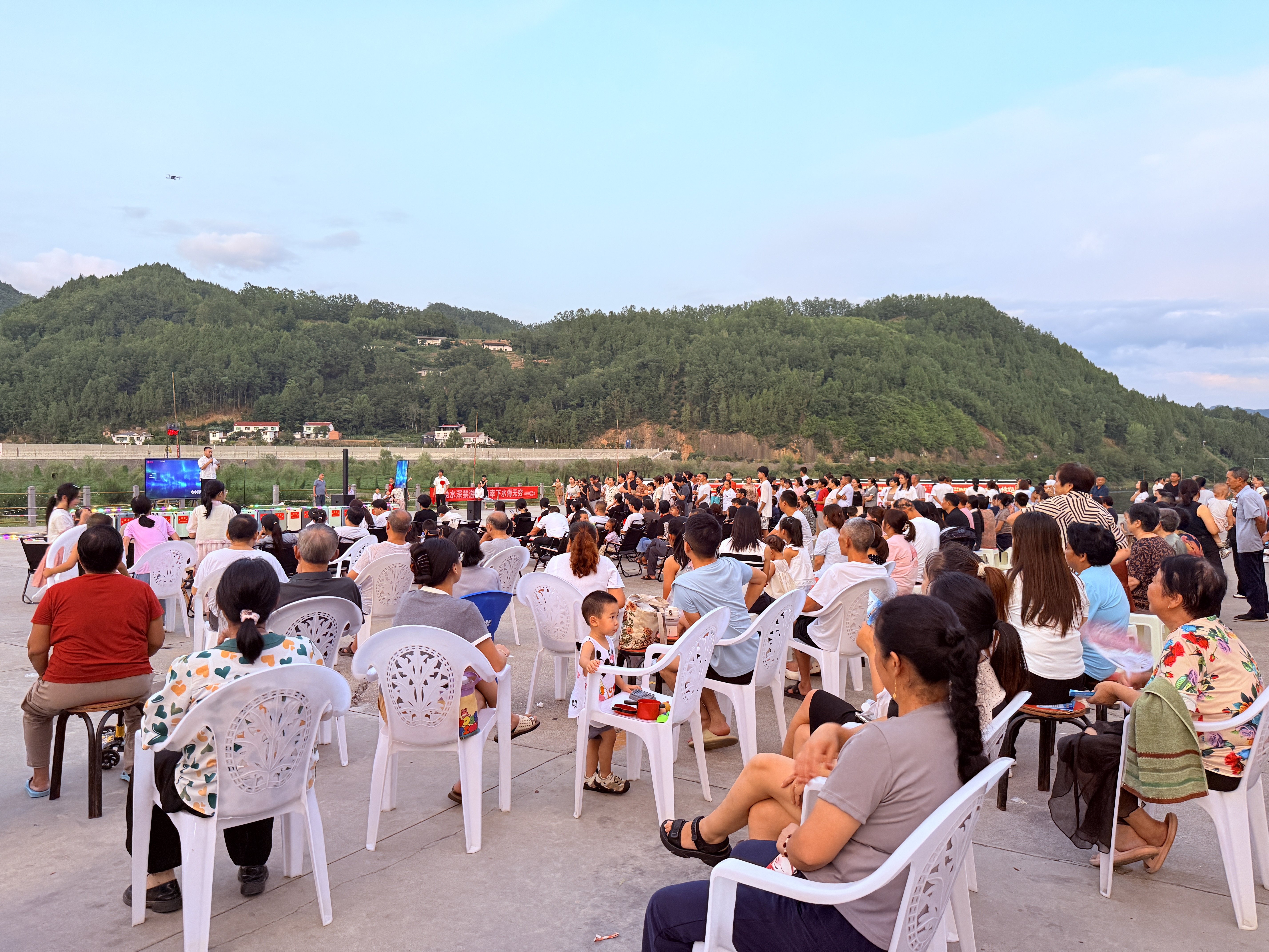 汉阴县汉阳镇：集体升学遇见“村K”欢歌 文明新风吹进万家灯火