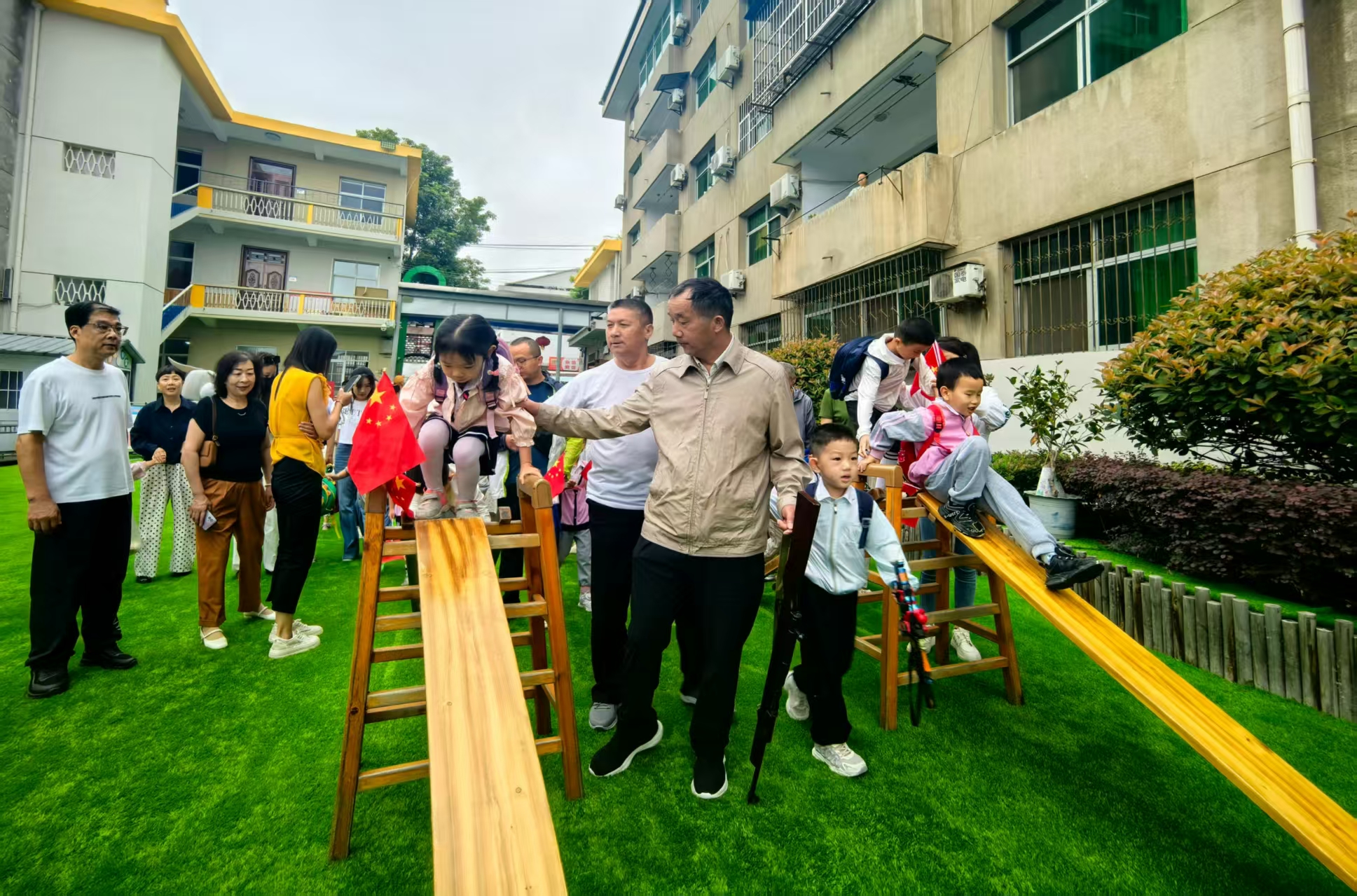 我是小红星 致敬家国梦——汉阴县第二幼儿园开学第一课主题活动 