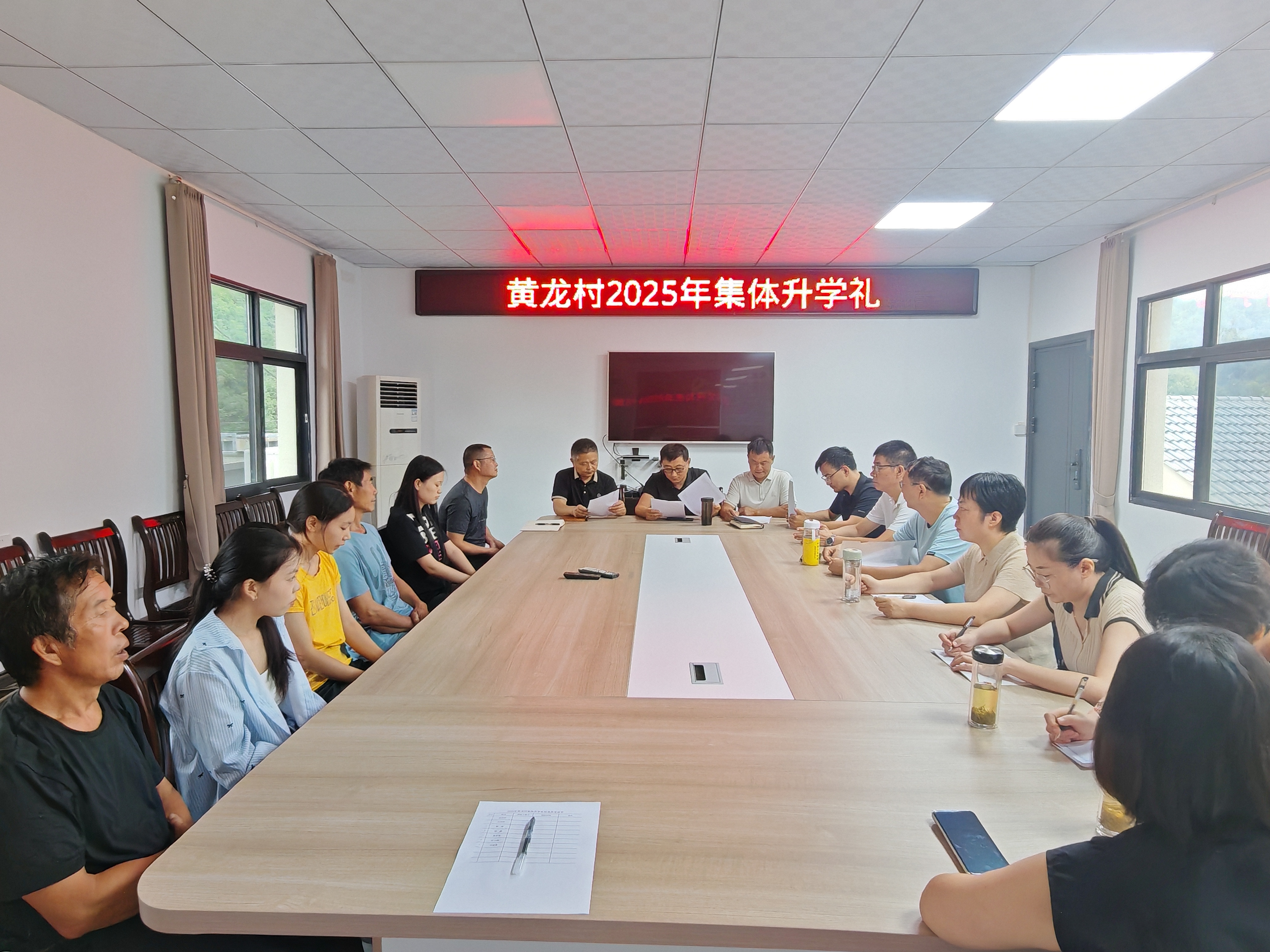 汉阴县统计局举行集体升学礼树立新风