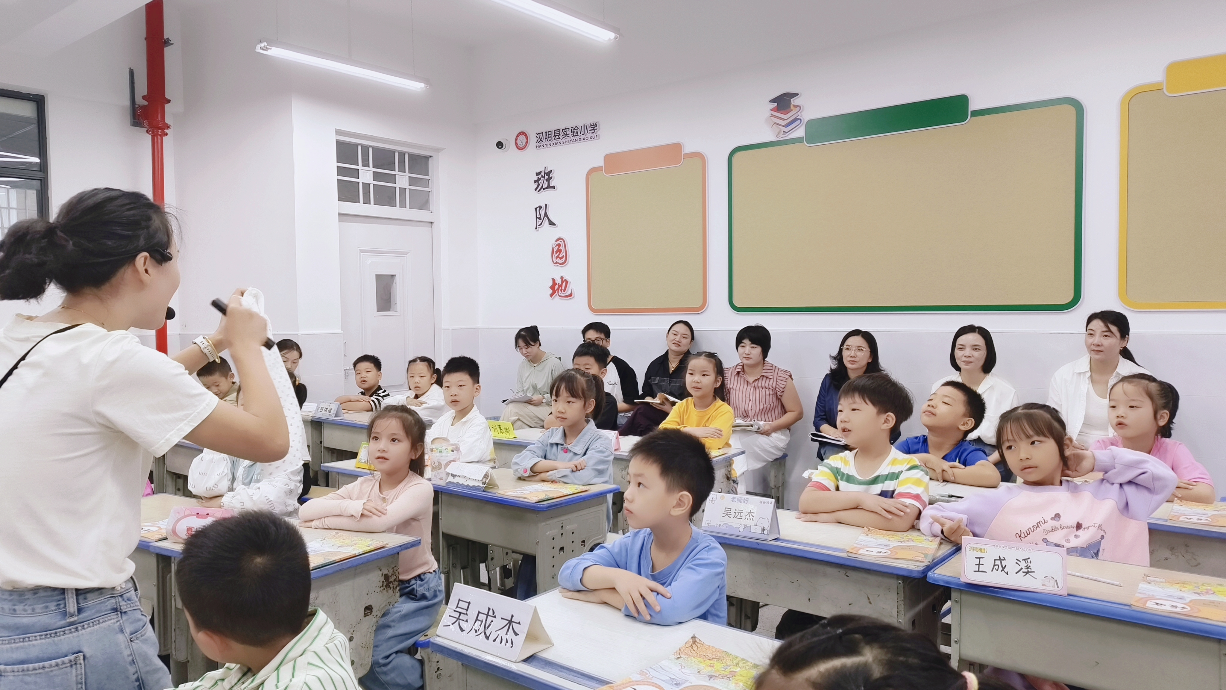 汉阴县第二小学：“推门听课”精准赋能 助力新教师夯实教学根基