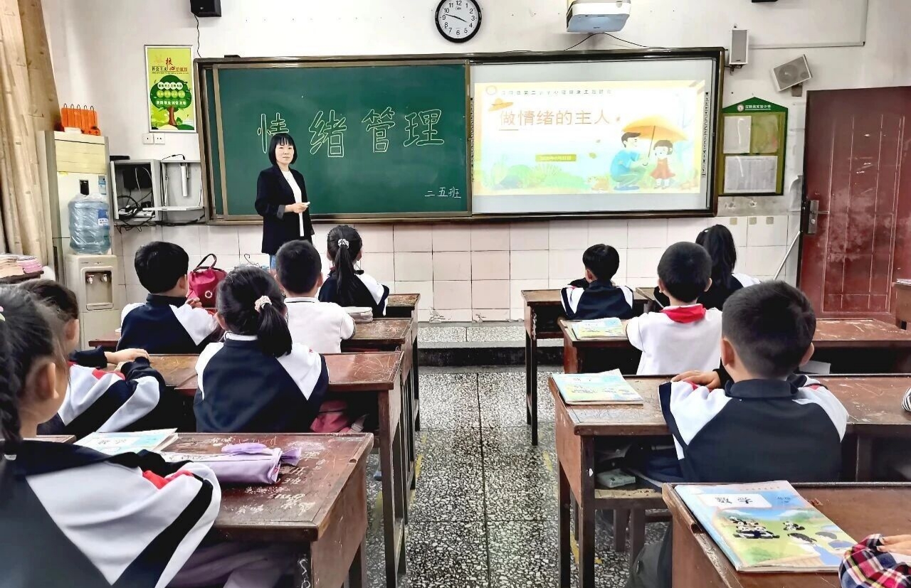 汉阴县第二小学：分学段心理班会 为成长注入“心”力量