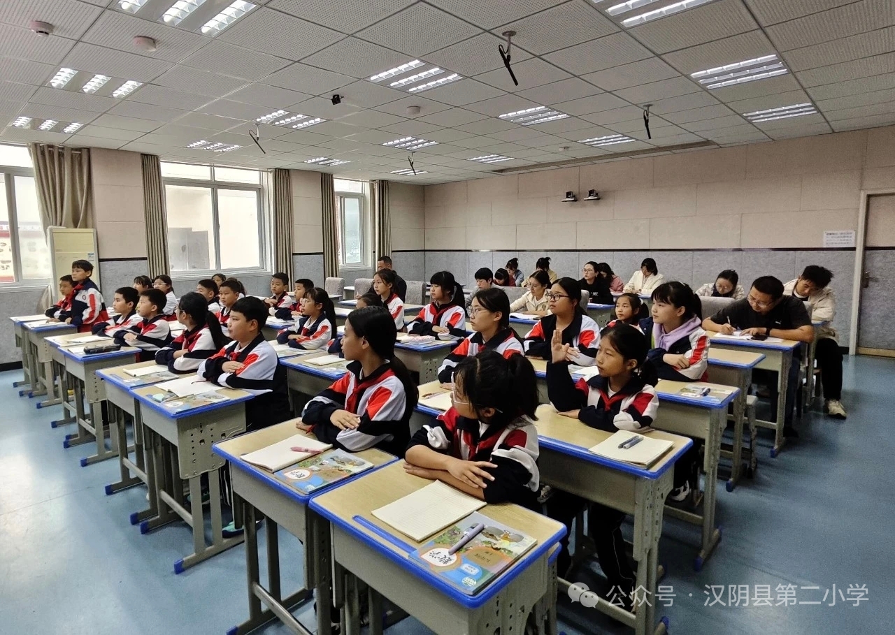 汉阴县第二小学举办青年教师微型课展示活动