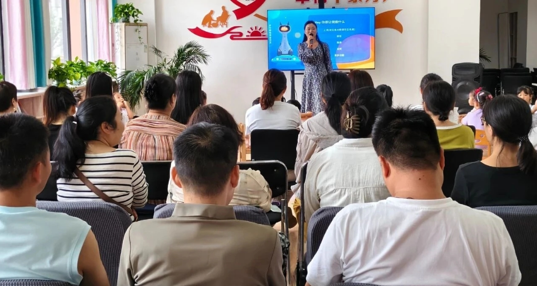 汉阴县凤台幼儿园：家园携手探科技 小小创客满凤台