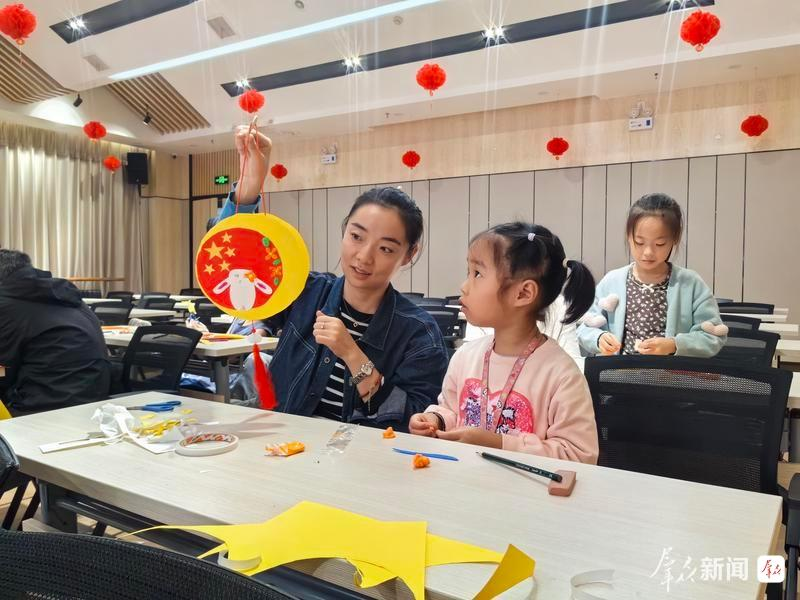 文化盛宴里品家国情怀——汉阴县图书馆国庆活动“多点开花”