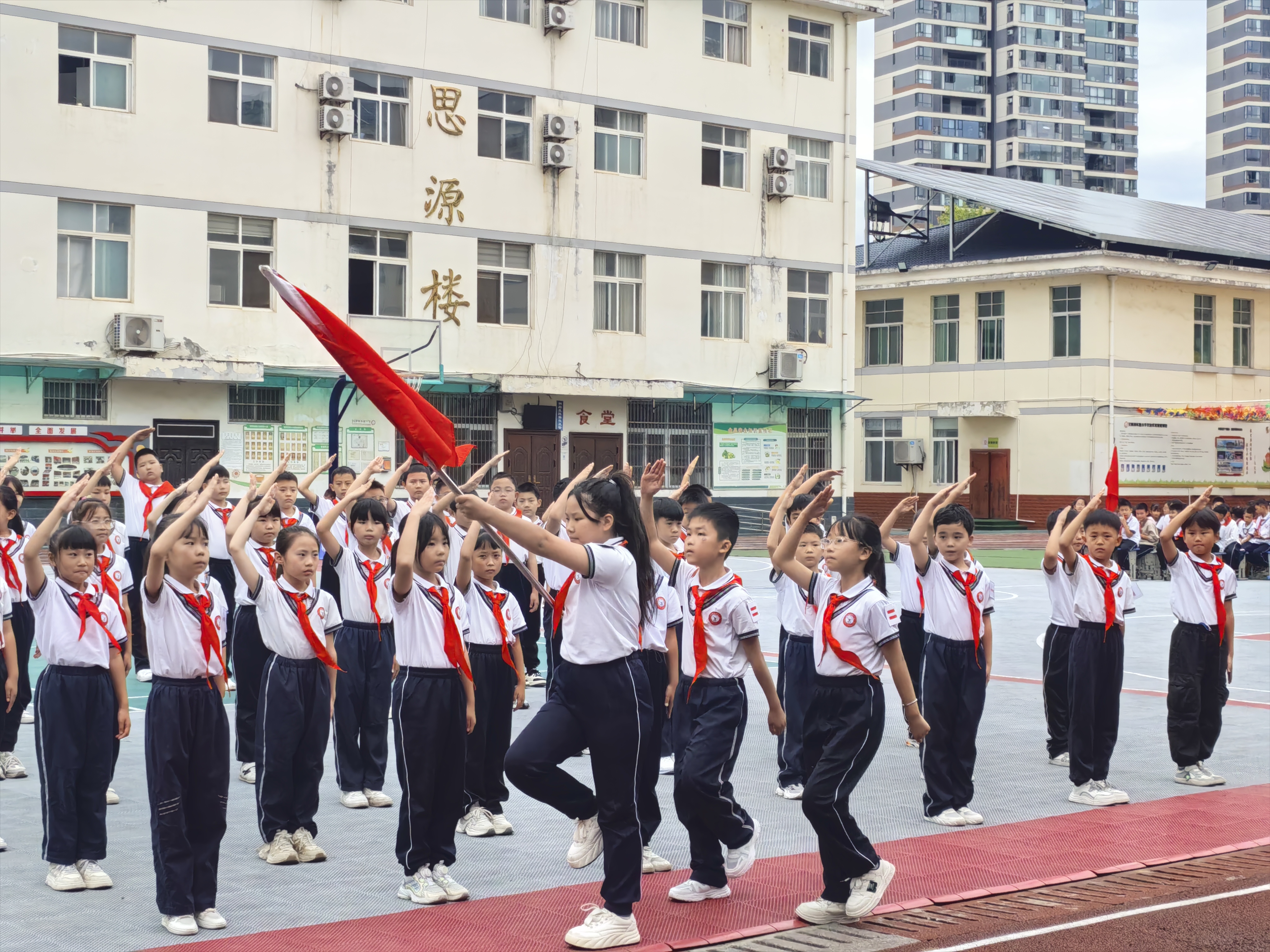 汉阴县第二小学第六届联合中队“队礼仪大比拼”活动圆满落幕