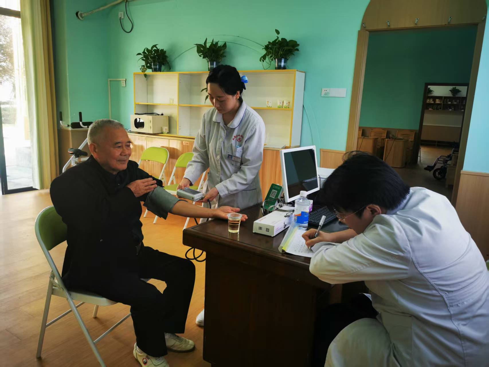 汉阴县城关镇月南区域养老服务中心：医养携手暖夕阳 健康咨询护安康