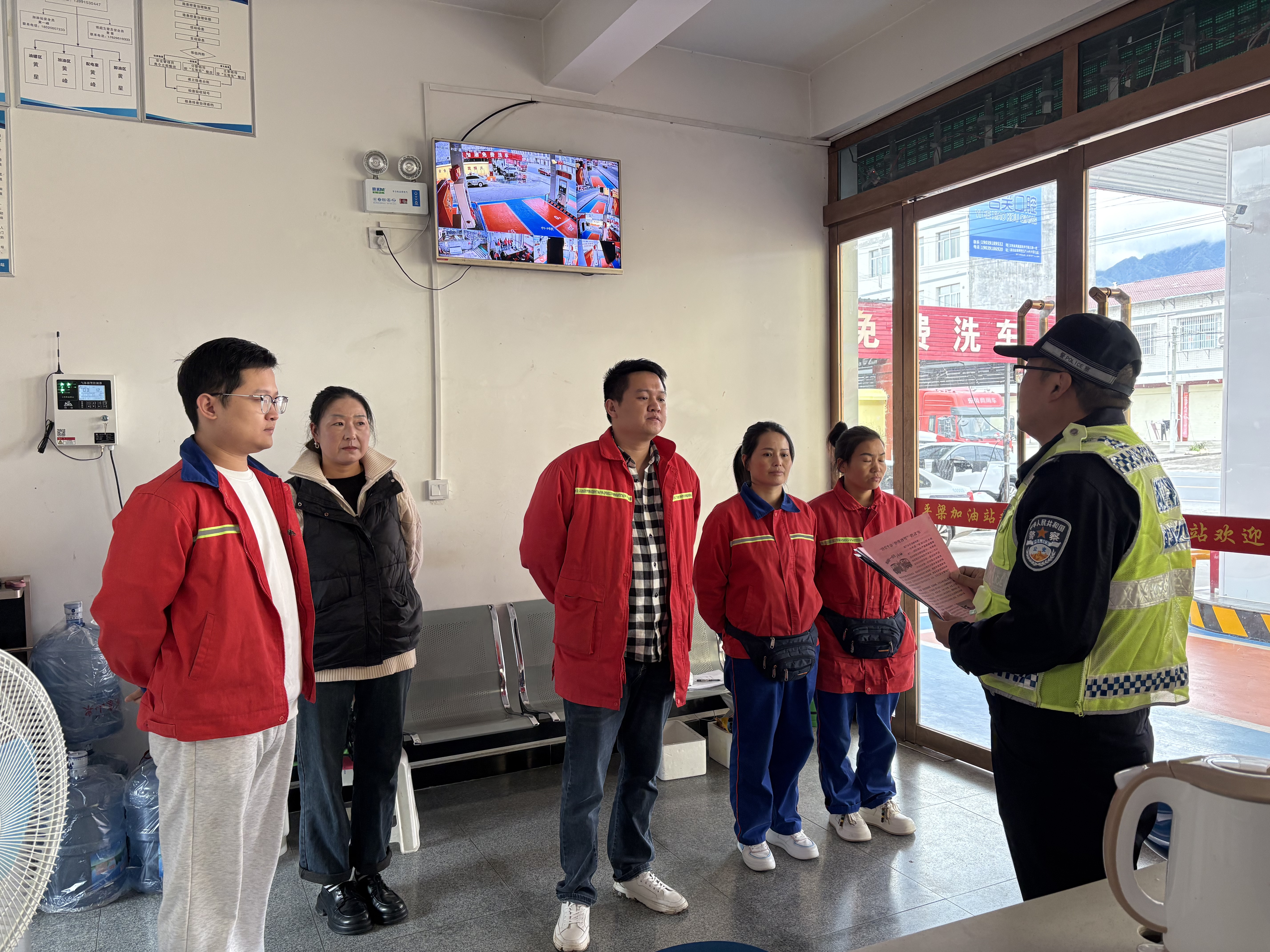 汉阴公安交警：“精准滴灌”式宣传 让交通安全入脑入心