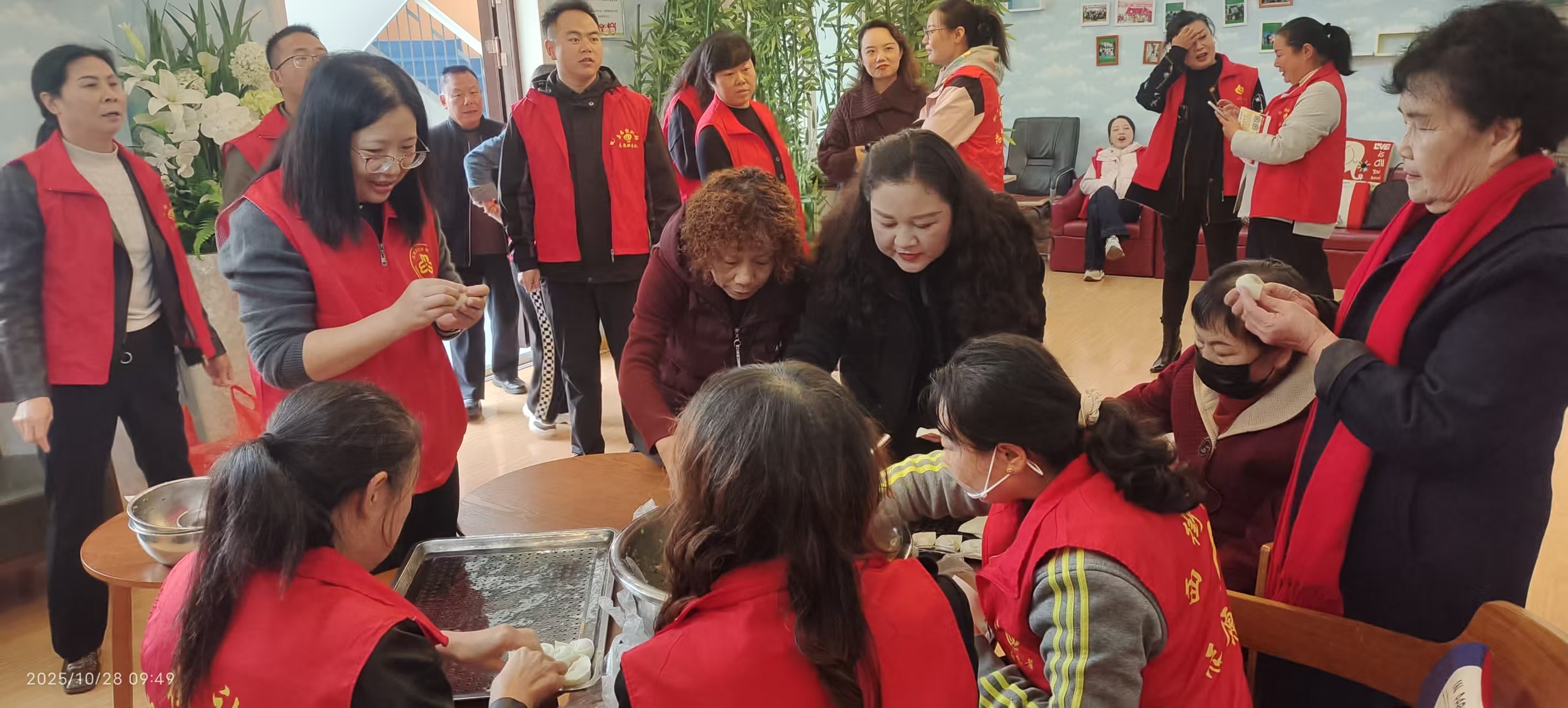 县委直属机关工委：联合开展“银龄颂党恩 温情暖重阳”主题党日活动